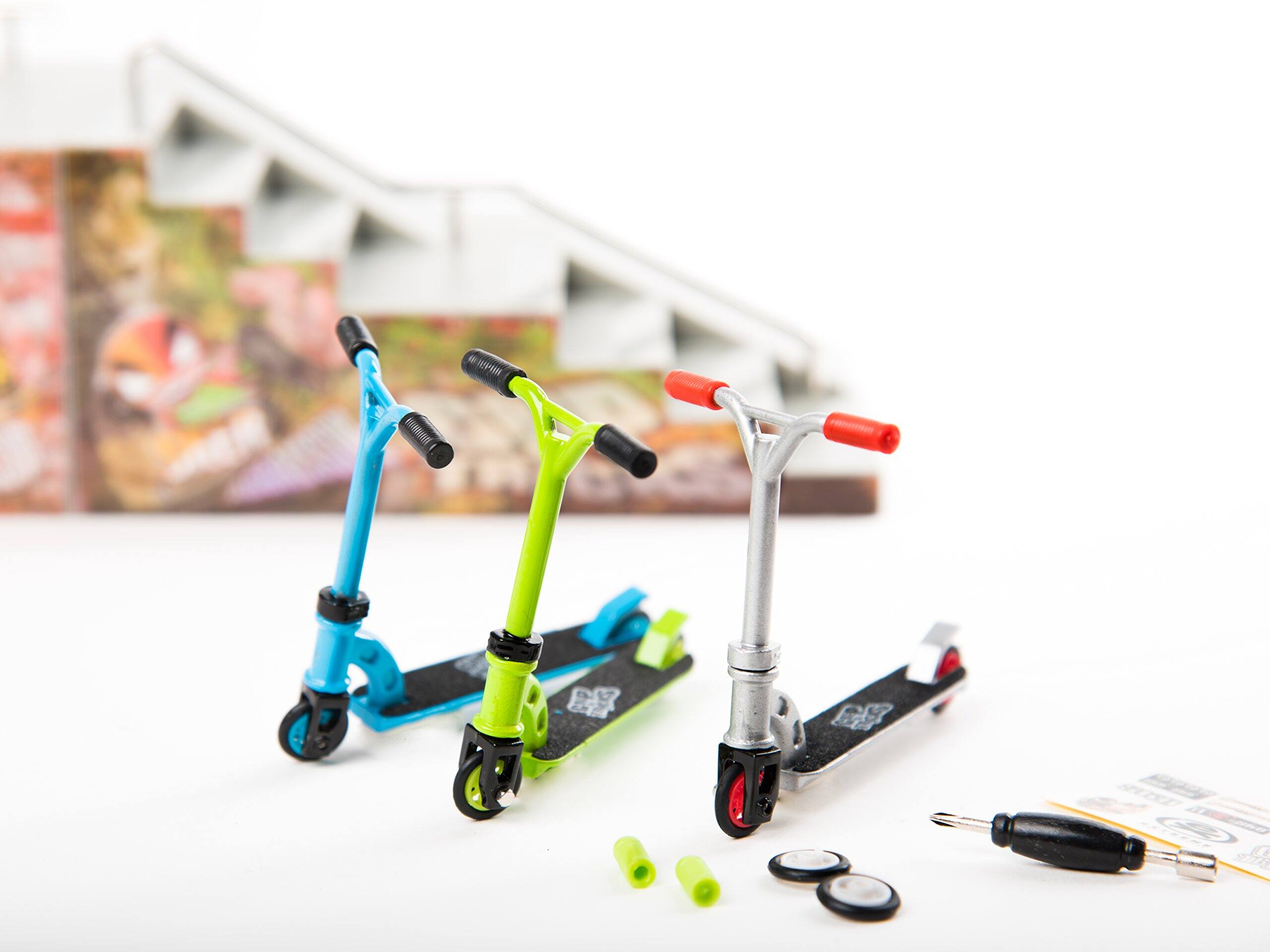 Left. KSM Toys - Grip and Tricks - Finger Scooter - Skate - Pack1 - Dimensions: 22 X 13,5 X 2 cm.