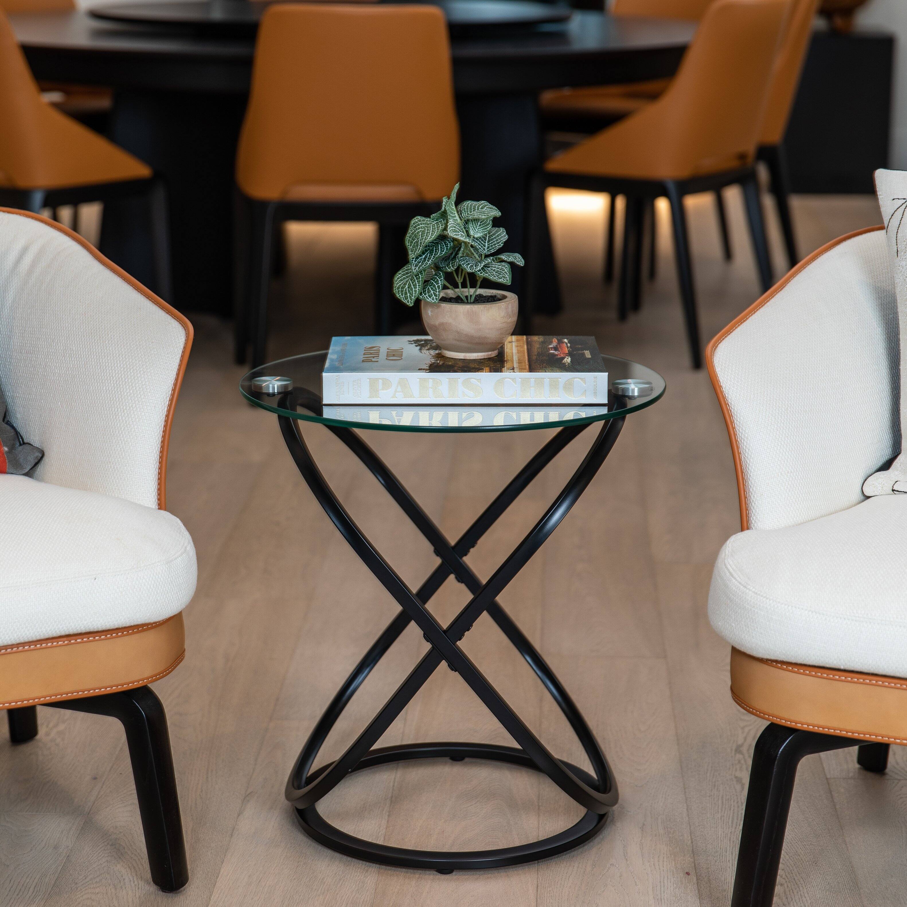 1 - PARIS CHIC  
2 - PARIS CHIC