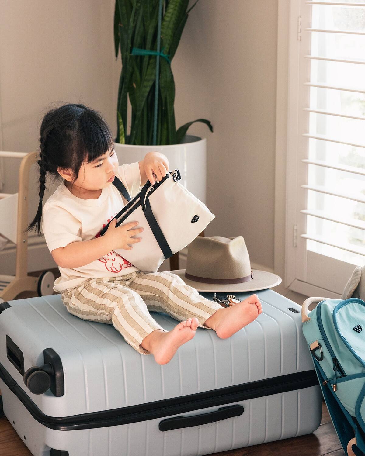 Left. WAYB - WAYB Crossbody Kit - White.