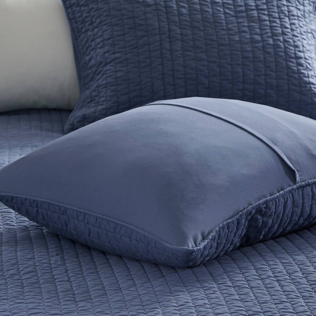 Angle. TinyHomie - 3 Piece Quilt Set Navy Full/Queen - Navy.