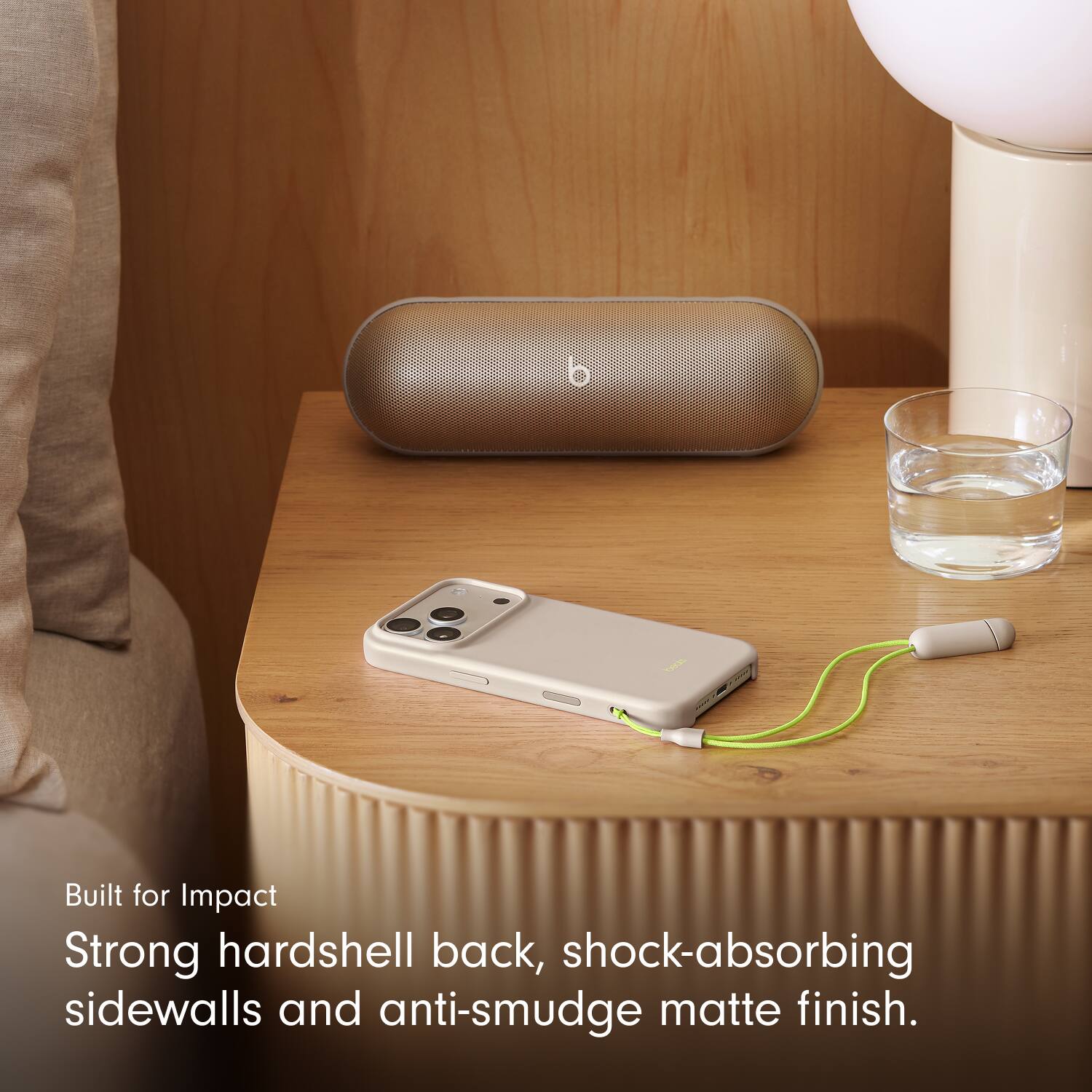 Built for Impact  
Strong hardshell back, shock-absorbing sidewalls and anti-smudge matte finish.