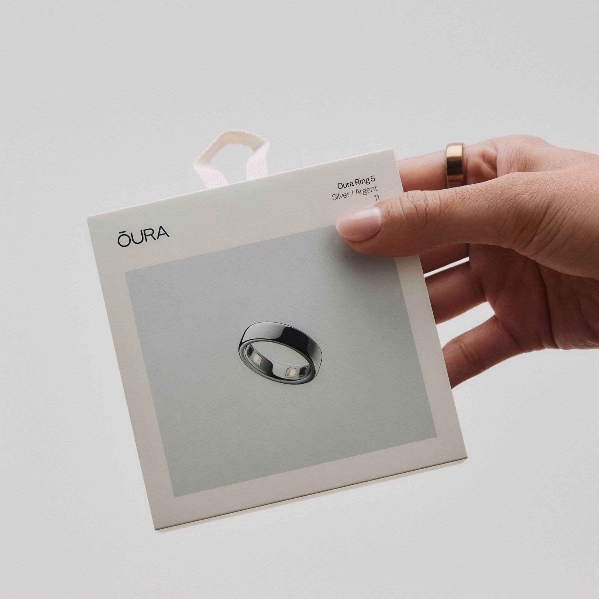 Oura Ring 5  
Silver / Argent  
17