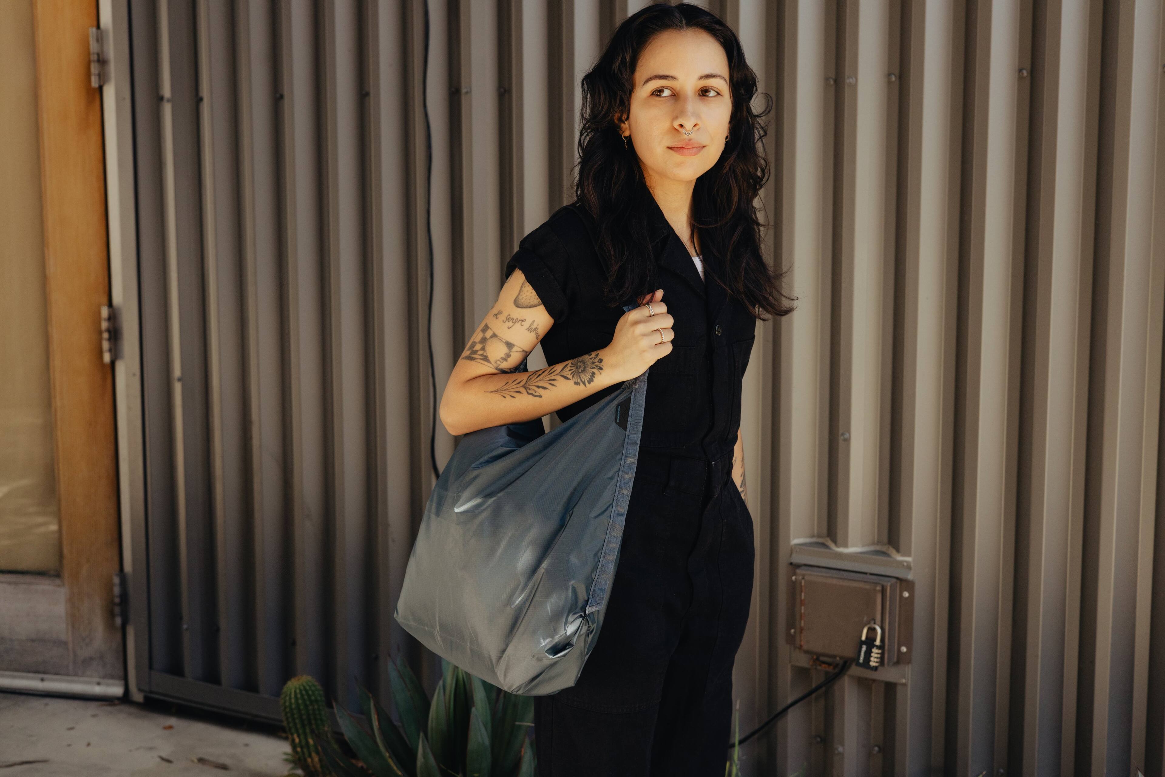 Left. Peak Design - Packable Tote - Ocean.