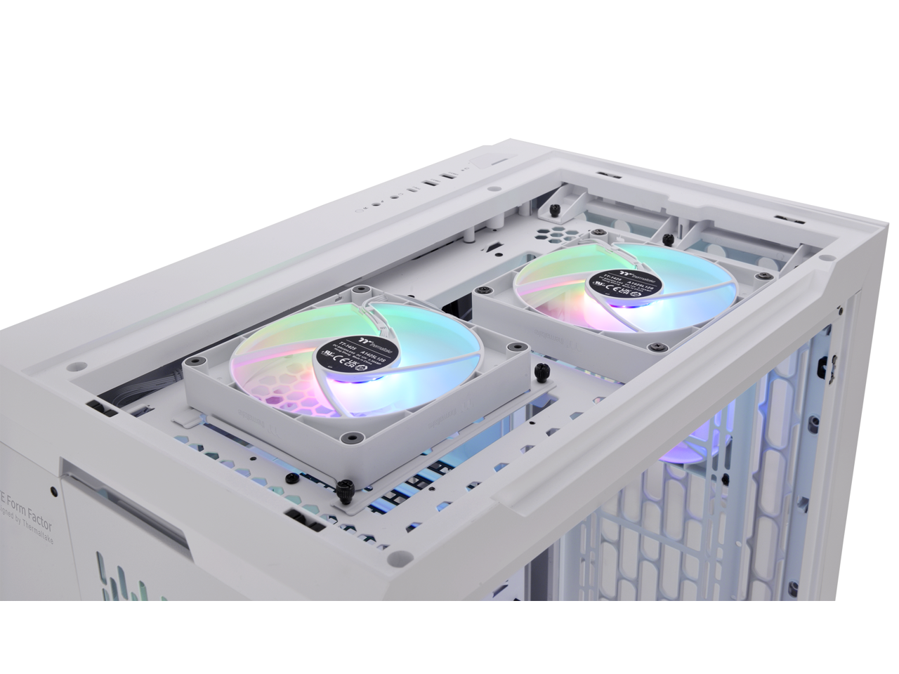 m LAAT C 1 A A I 97 AMORADE - C C U O E  
Form Factor Thermaltake