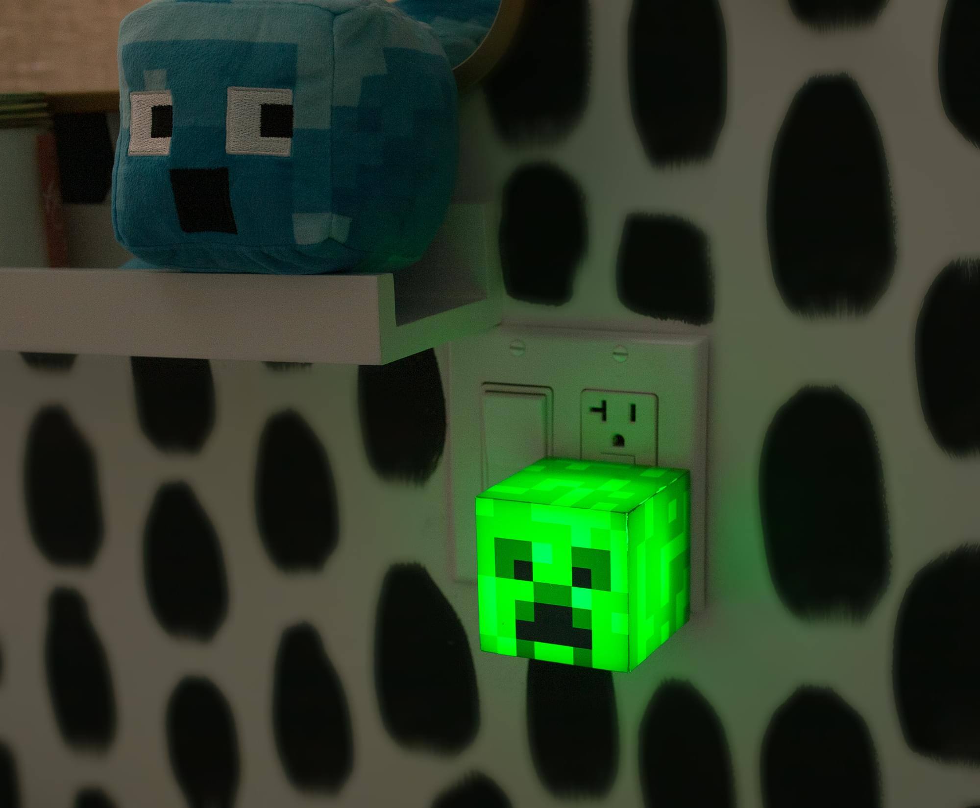 Alt View 4. Ukonic - Minecraft Green Creeper Plug-In Nightlight with Auto Dusk to Dawn Sensor - Green.