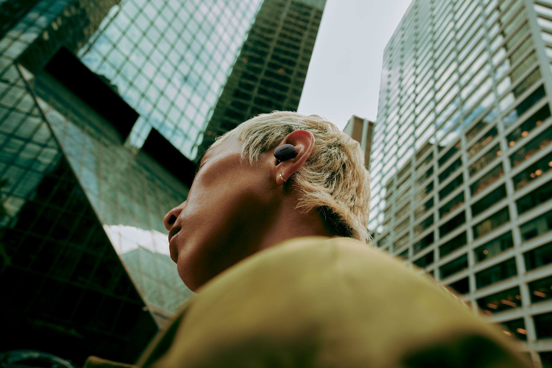 Alt View 22. Bose - QuietComfort True Wireless Noise Cancelling In-Ear Earbuds - Black.