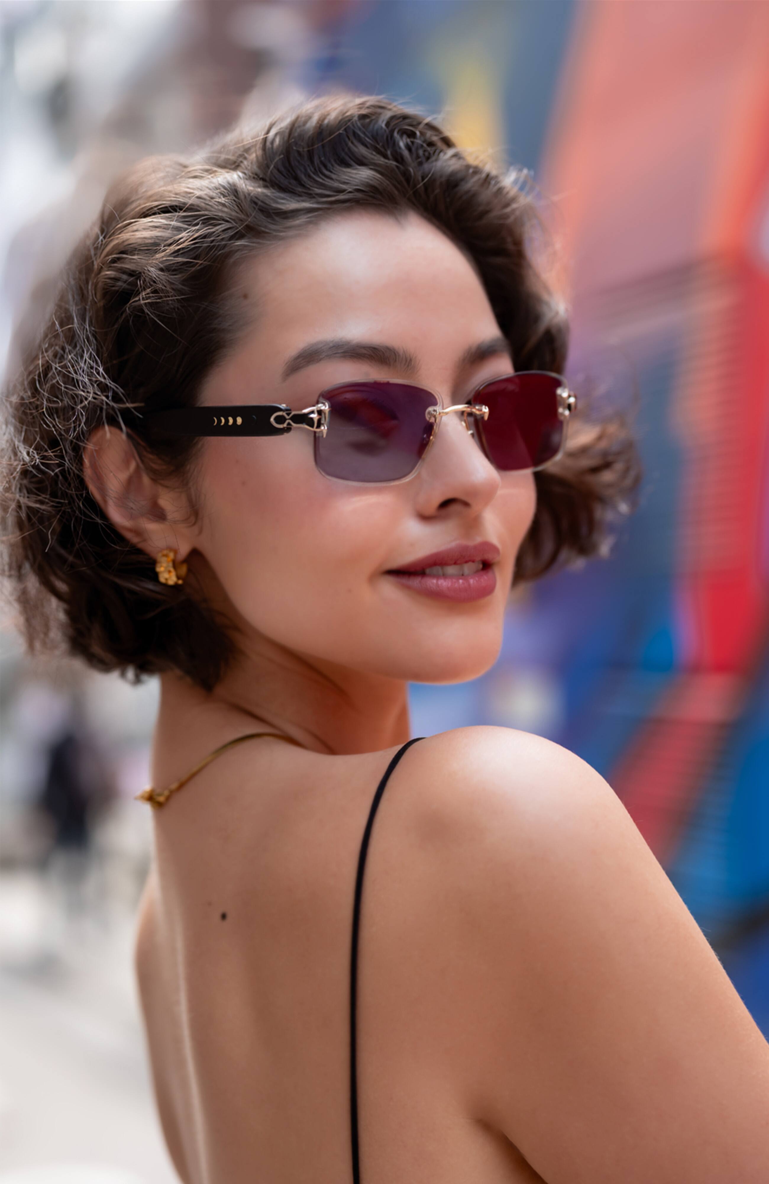 Alt View 4. Chamelo - Prismatic Aura Touch Prismatic - Black/gold frame | Calm.