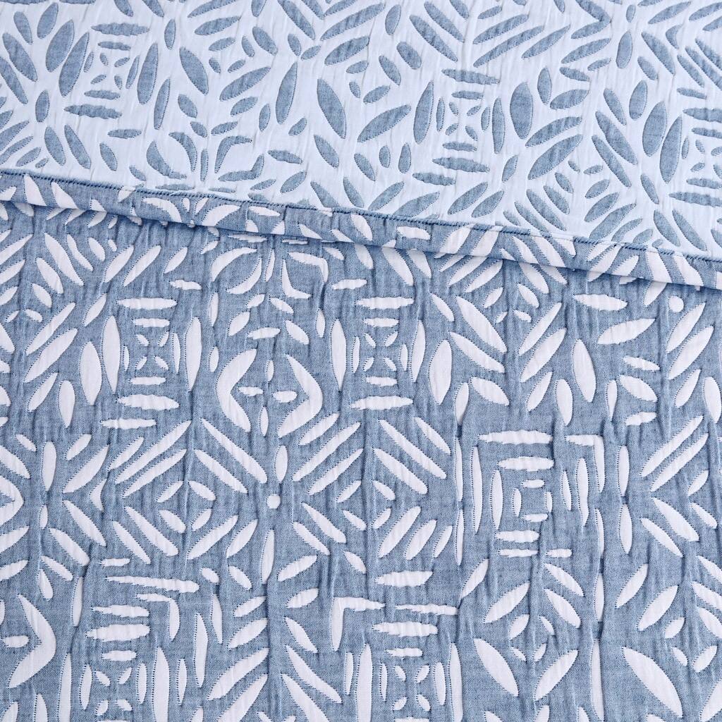 Alt View 5. Gracie Mills - Gracie Mills Ron 4-Piece Oversized Reversible Matelasse Quilt Set with Decorative Pillow - Blue.