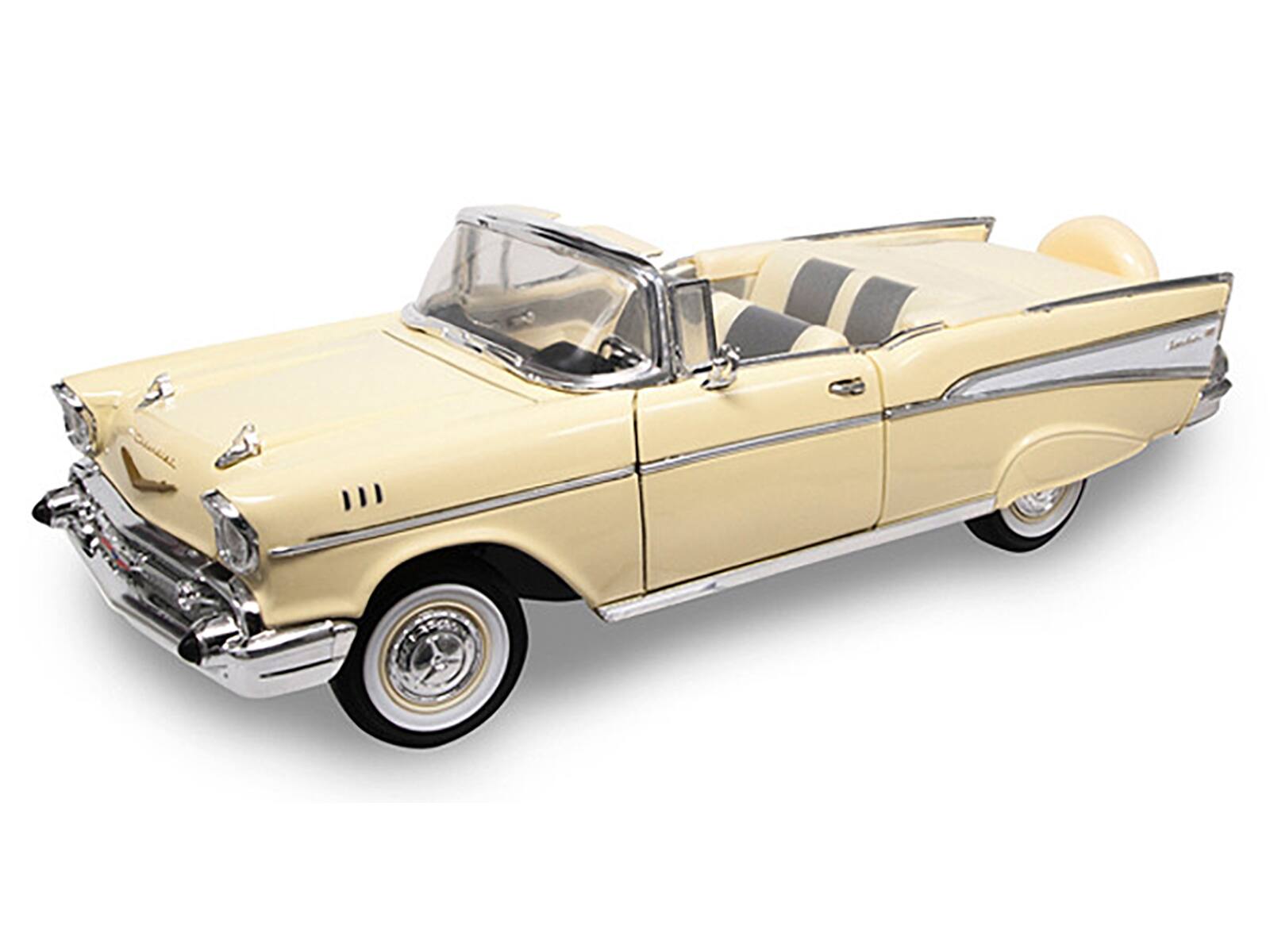 Angle. Road Signature - 1957 Chevrolet Bel Air Convertible Cream 1/18 Diecast Model Car by Road Signature - Cream.