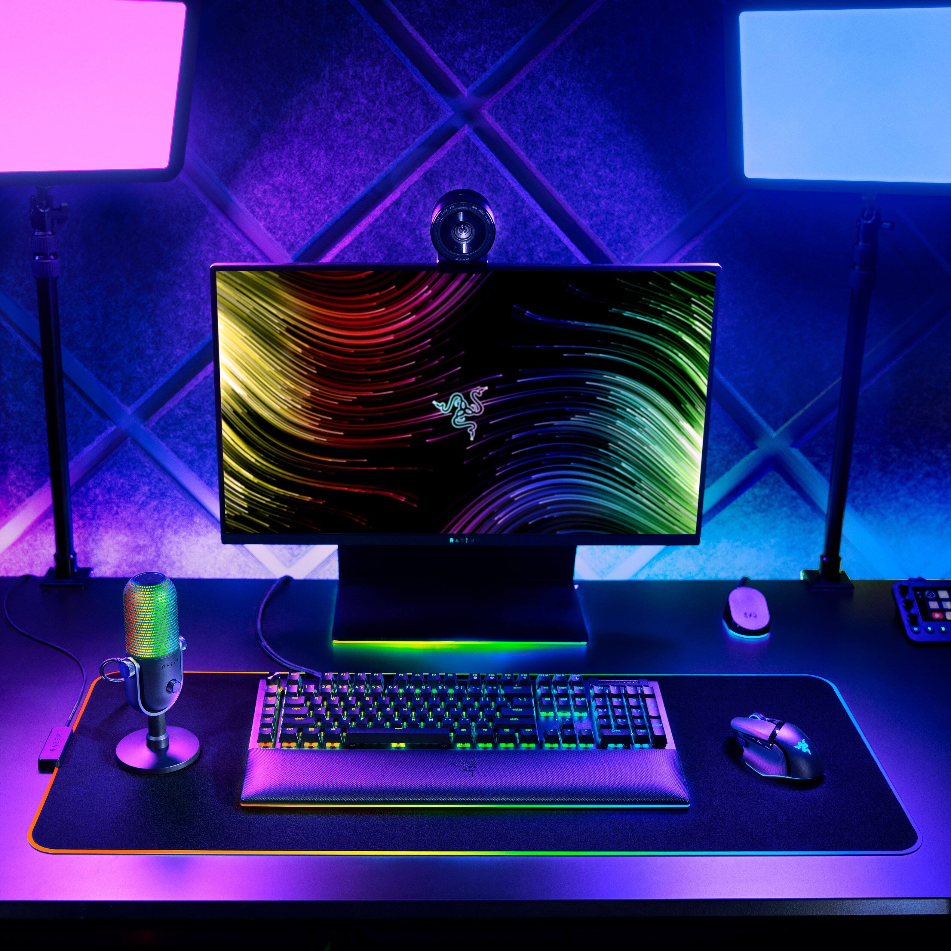 Alt View 15. Razer - Seiren V3 Chroma Condenser USB Microphone - Black.