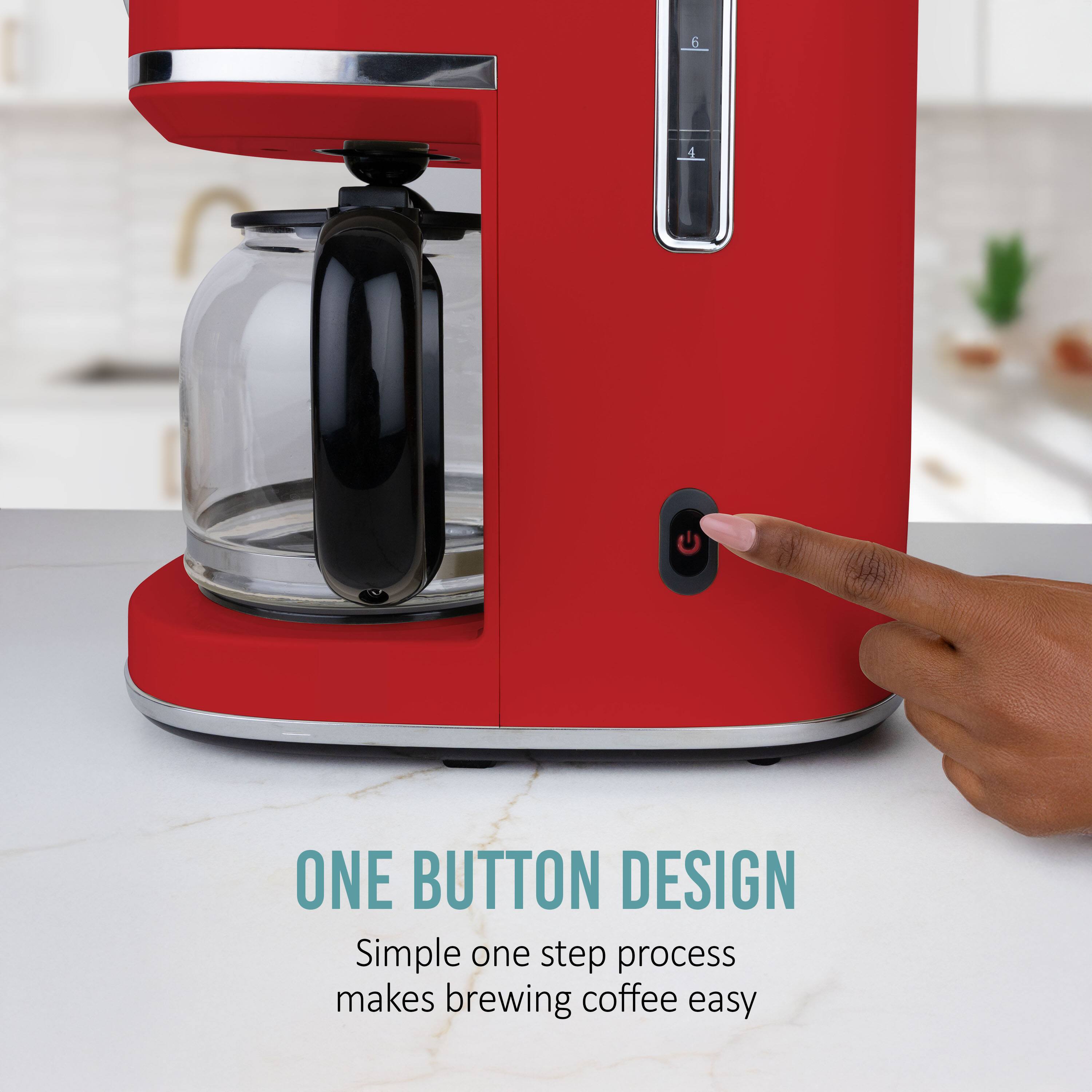 ONE BUTTON DESIGN  
Simple one step process makes brewing coffee easy