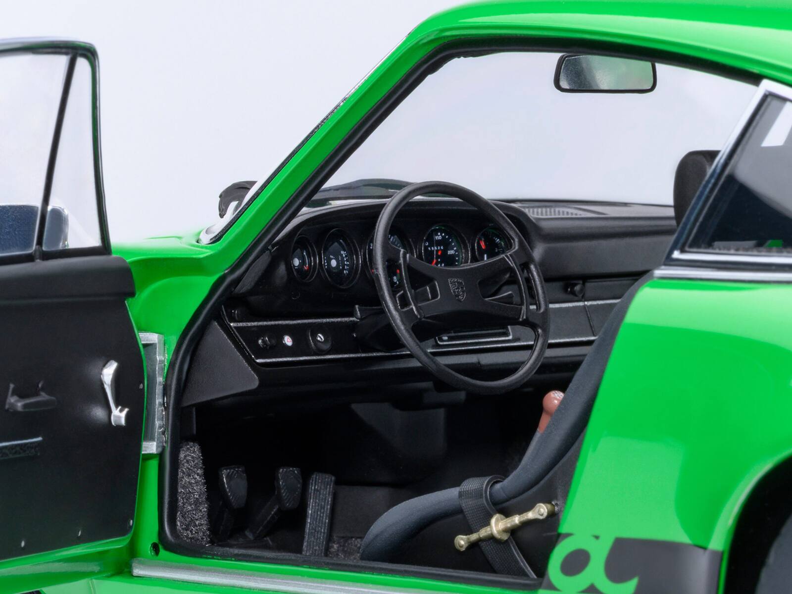 The text on the image reads:

"4 Sade"