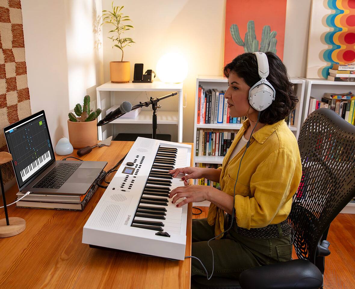 Back. Roland - 61-Key Keyboard with 128-Voice Polyphony, 554 Tones, ZEN-Core Sounds, Bluetooth, Built-in MIDI Player and USB Recording - White.