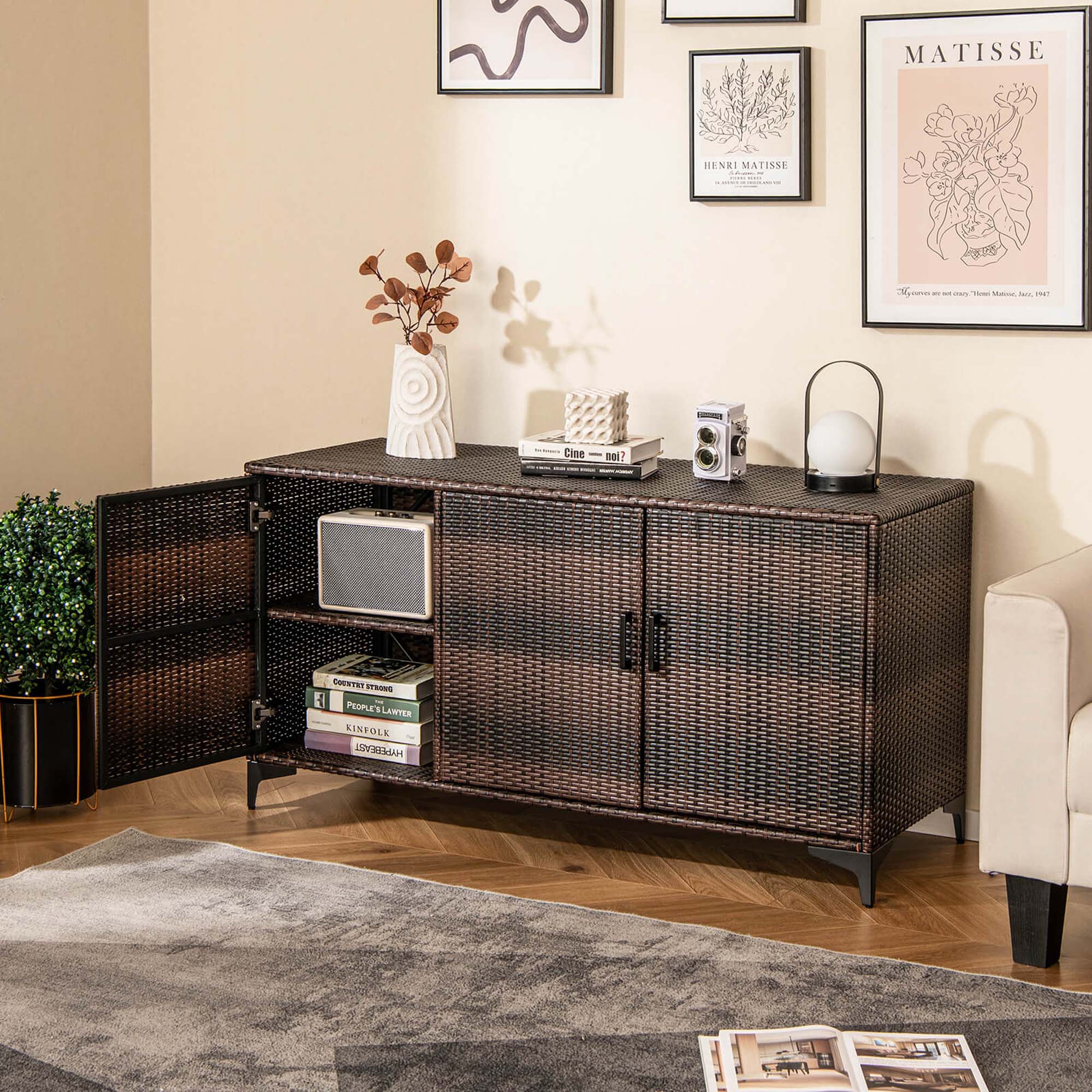 MATISSE  
HENRI MATISSE  

Cine noi 1  
CUCHTNY SA - PESPLE'S LNTER RINFOLE HYPEREAST