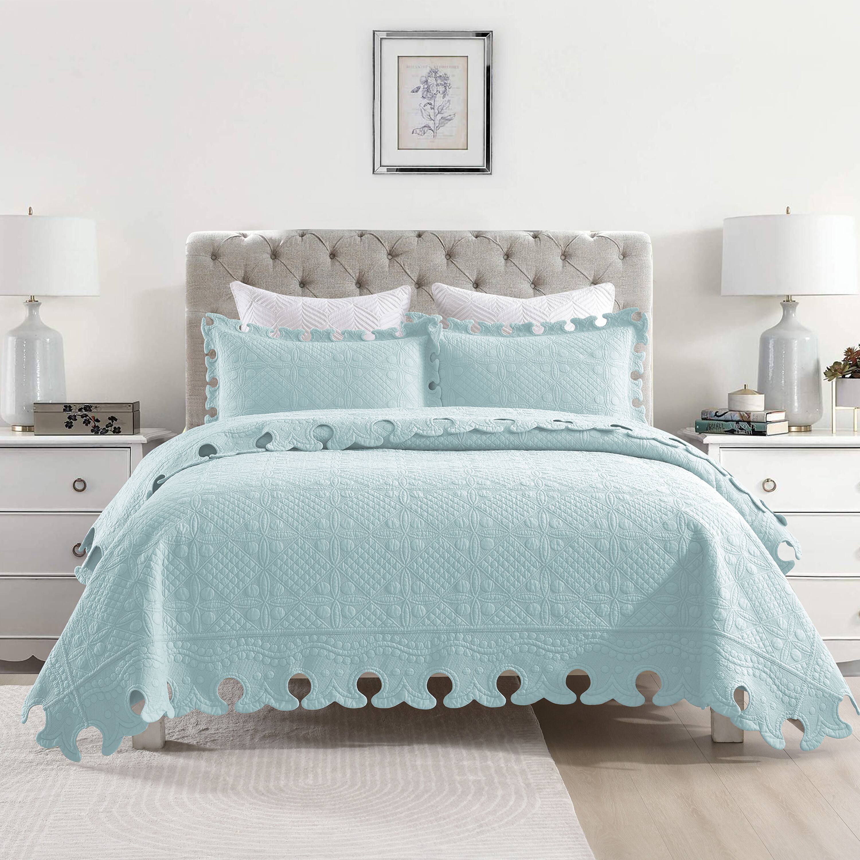 Angle. MarCielo - Marcielo 3 Piece 100% Cotton Oversized Quilt Bedspread Set - Mint Green.