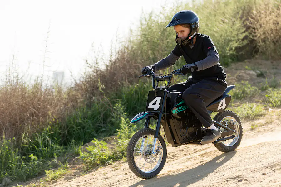 Razor MX650 Dirt Rocket eBike w/ 10 miles Max Operating Range and 17 ...