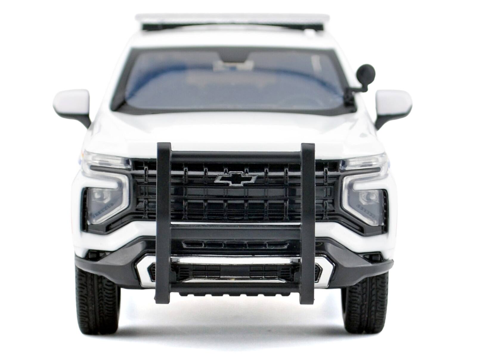 Left. Motormax - 2025 Chevrolet Tahoe PPV White with Light Bar 1/24 "RCMP Royal Canadian Mounted Police - Law Enforcement Series" - White.
