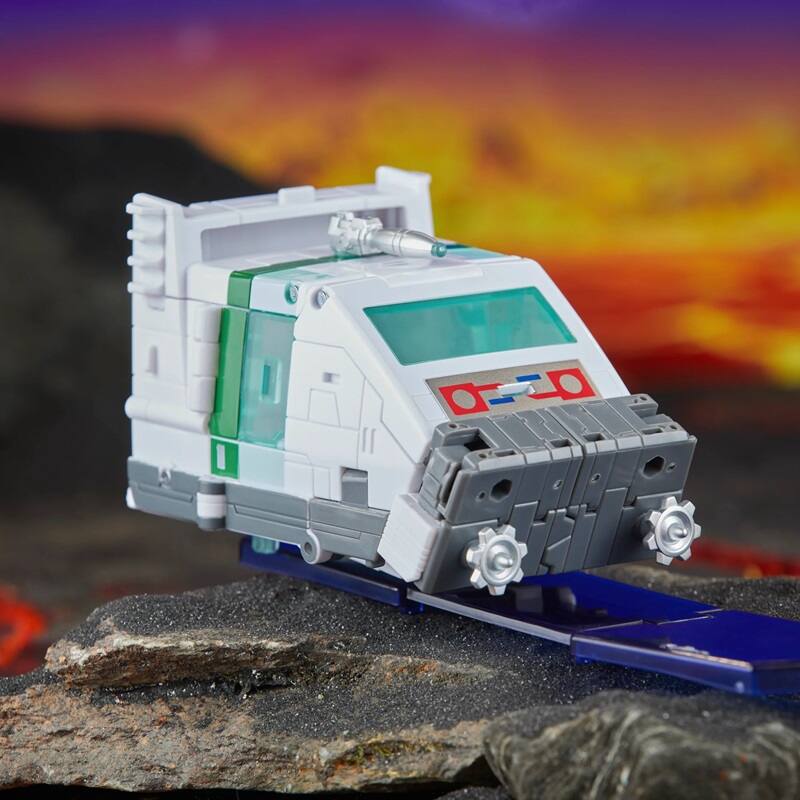 Alt View 7. Transformers - Origin Wheeljack Voyager Class | Transformers: Legacy United.