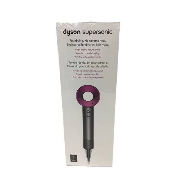 dyson supersonic  
Fast drying. No extreme heat.  
Engineered for different hair types.  
Helps protect natural shine  
Smooth, controlled styling  
With five styling attachments  

Secado rápido. Sin calor extremo.  
Diseñado para todo tipo de cabello.  
Ayuda a proteger el brillo natural  
Peinado suave y controlado  
Con cinco accesorios para peinado