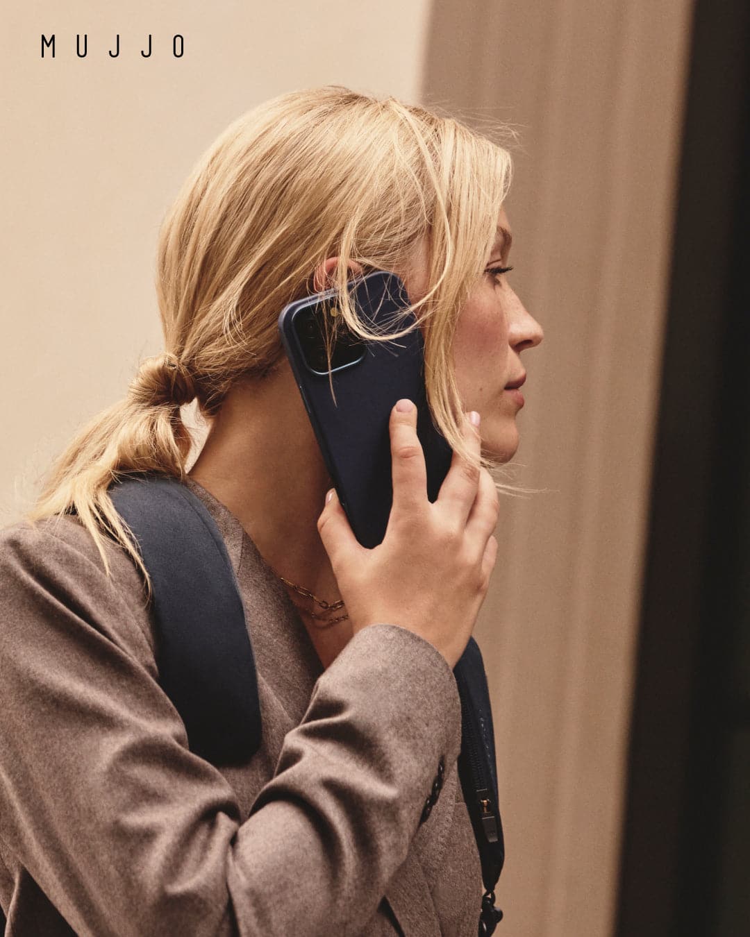 Alt View 11. Mujjo - Apple iPhone 16 Pro Max Leather Case - Monaco Blue.