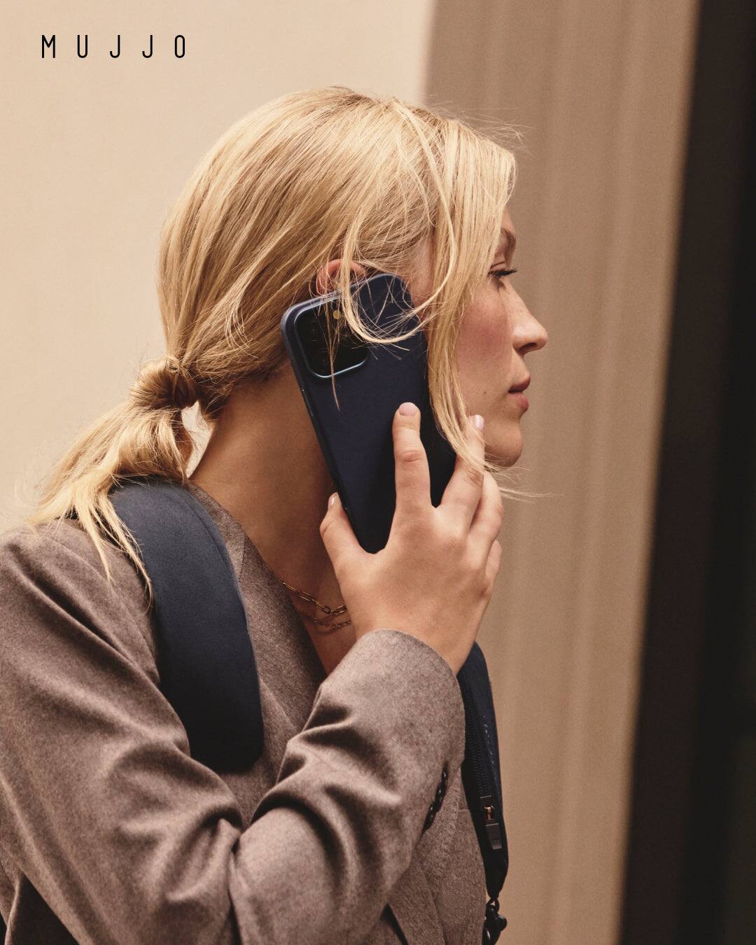 Alt View 11. Mujjo - Apple iPhone 16 Pro Max Leather Case - Monaco Blue.