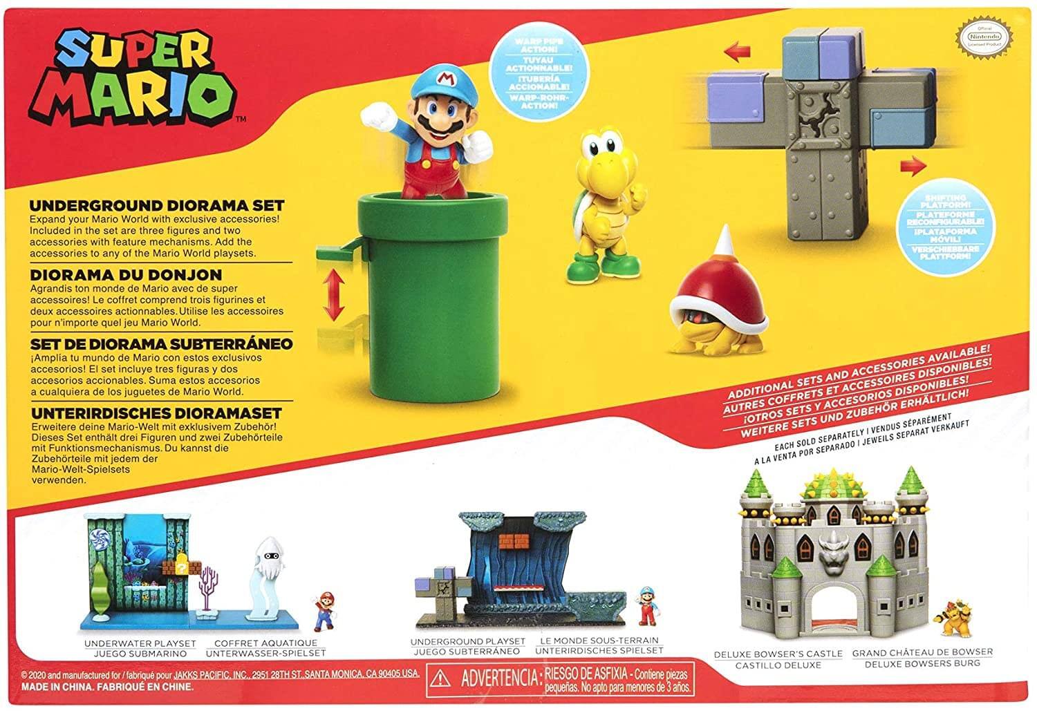 **Super Mario™**

**Underground Diorama Set**

Expand your Mario World with exclusive accessories! Included in the set are three figures and two accessories with feature mechanisms. Add the accessories to any of the Mario World playsets.

**Diorama du Donjon**

Agrandis ton monde Mario avec des super accessoires! Le coffret comprend trois figurines et deux accessoires actionnables. Utilise les accessoires pour n'importe quel jeu Mario World.

**Set de Diorama Subterráneo**

Amplía tu mundo Mario con estos exclusivos accesorios! El set incluye tres figuras y dos accesorios accionables. Suma estos accesorios a cualquier juego de Mario World.

**Unterirdisches Diorama Set**

Erweitere deine Mario-Welt mit exklusivem Zubehör! Dieses Set enthält drei Figuren und zwei Zubehörteile mit Funktionsmechanismus. Du kannst die Zubehörteile mit jedem der Mario-Welt-Spielsets verwenden.

**Warp Pipe Action! Tuyau Actionnable! Itubera Accionable! Warp-Rohr-Aktion!**

**Shifting Platform Reconfig