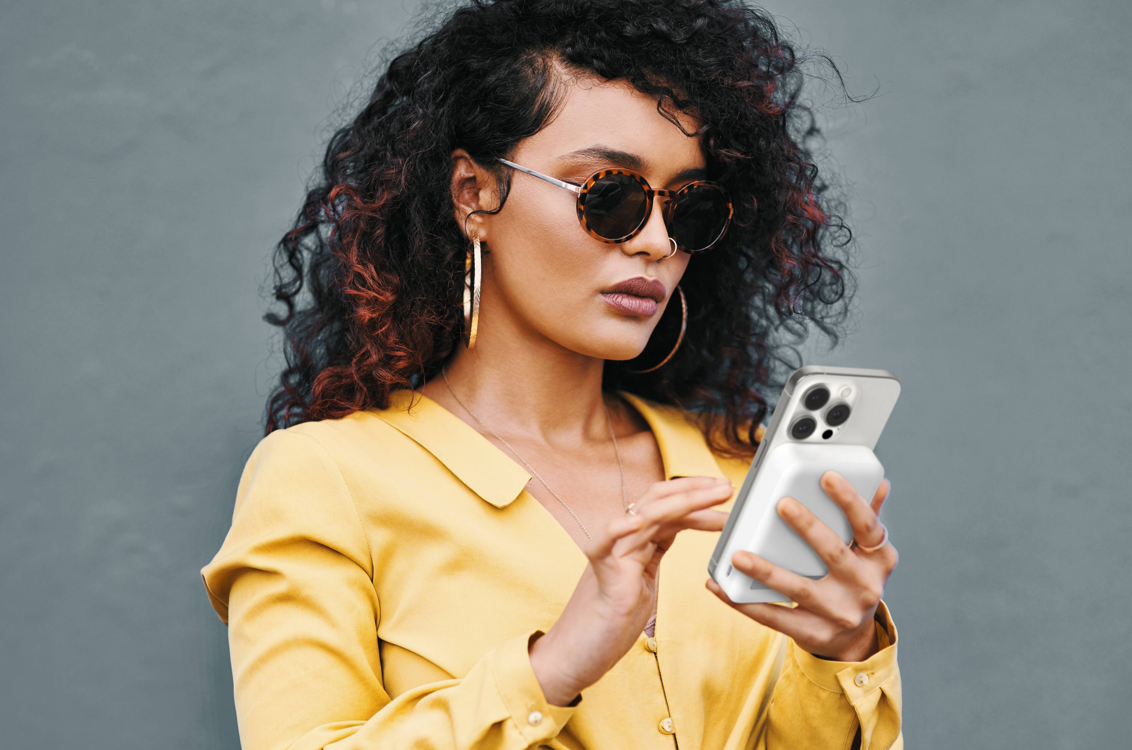 Alt View 14. Belkin - BOOST↑CHARGE Pro Wireless Power Bank 10K w/ Qi2, MagSafe Compatible with  Kickstand for iPhone 17, 16, 15, 14, and More - White.