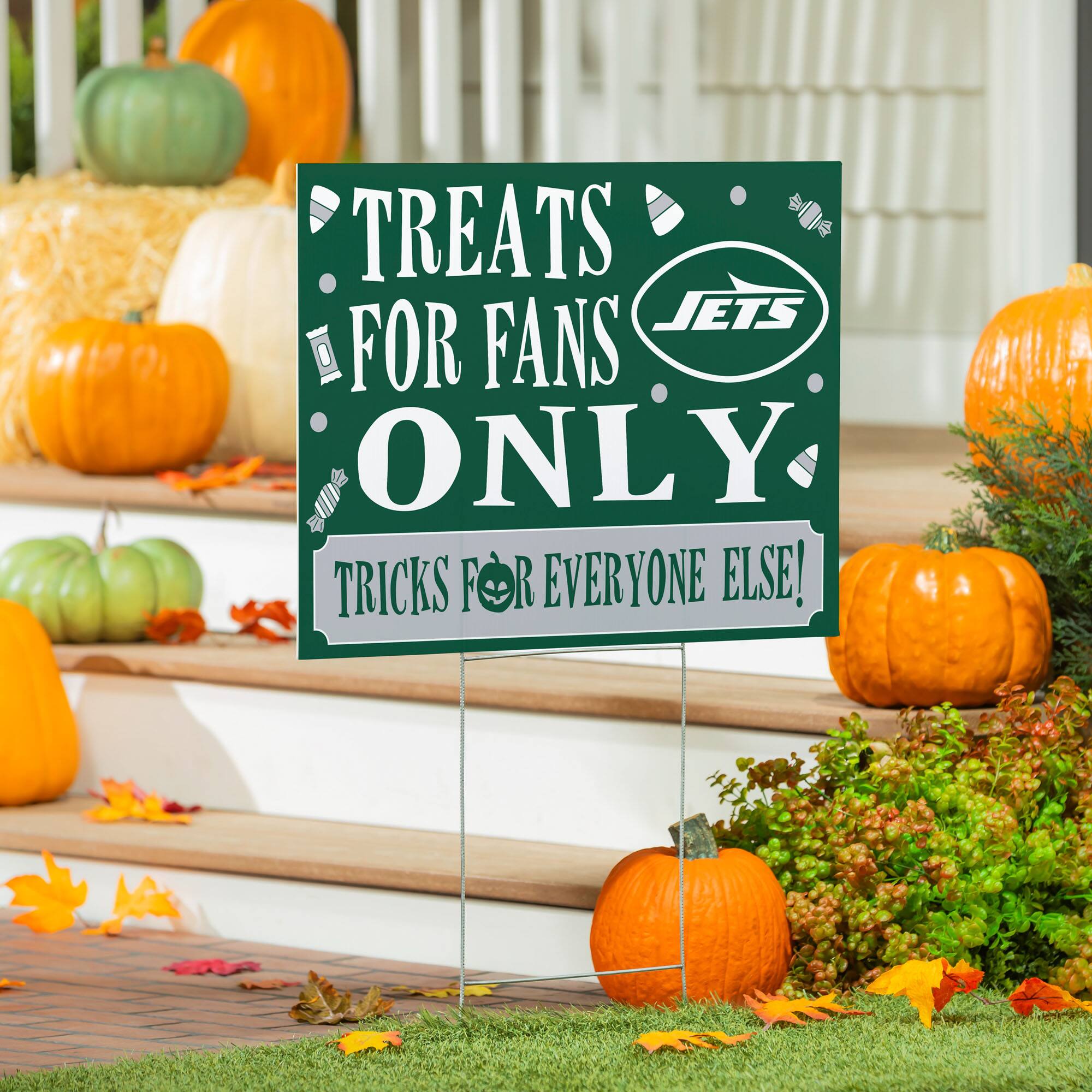 TREATS FOR FANS ONLY  
TRICKS FOR EVERYONE ELSE!  
JETS