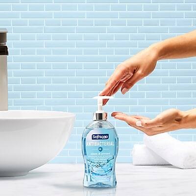 Softsoap ANTIBACTERIAL  
Hand Soap & Body Wash