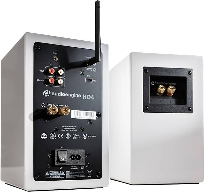 Input Anteneo R L  
Input - Output usB  
audioengine HD4  
Out to right speaker  
HD41506 500003W  
- A Demned -  
audioengine  
Assembled China  
Model NOH C0 - - C PS  
AN - On | on - M  
CAUTION ATTENTION