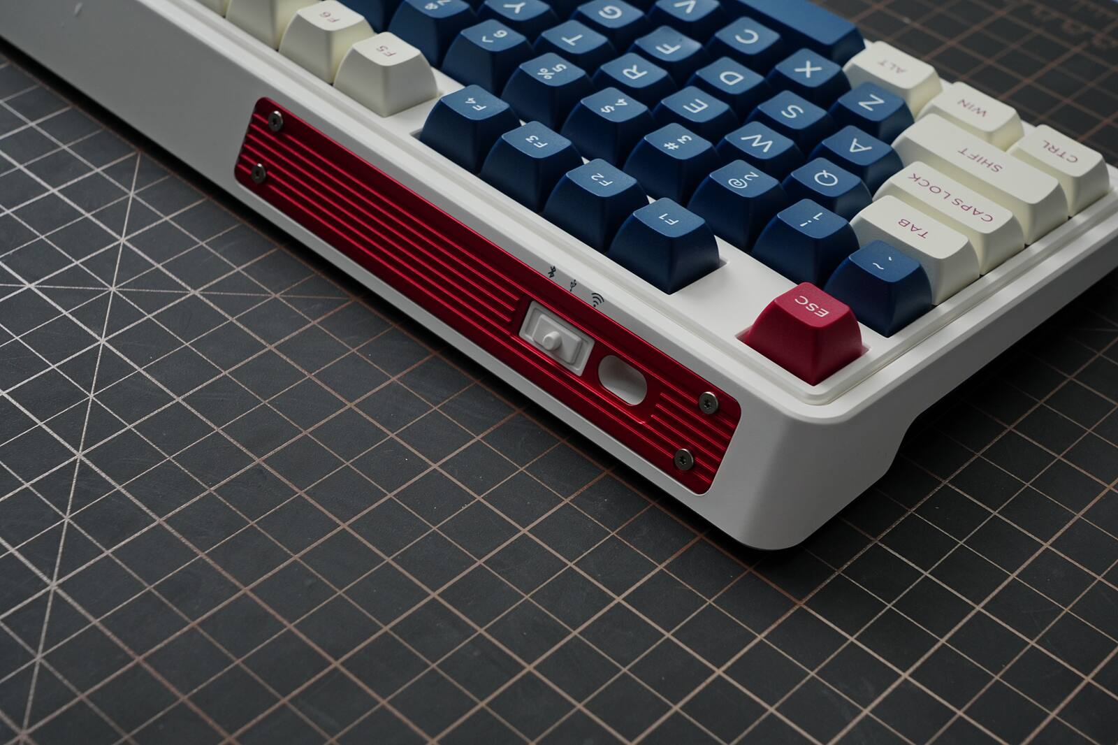 Sure, here is the corrected and grouped text from the image:

```
99 F5  1 Y G   6 T F C  5 R X D F4  $ 4 E S F3 # 3 M F2 GN 2 F1 1 L ! ALT Z NIM A SHIFT LOCK CAPS TAB CTRL  ESC ~

F1  F2  F3  F4  F5  F6  F7  F8  F9  F10  F11  F12

1  2  3  4  5  6  7  8  9  0  -  =  DEL

Q  W  E  R  T  Y  U  I  O  P  [  ]  \

A  S  D  F  G  H  J  K  L  ;  '  ENTER

Z  X  C  V  B  N  M  ,  .  /  SHIFT

CTRL  CAPS LOCK  SHIFT  ALT  SPACE  TAB  CTRL  ESC
```