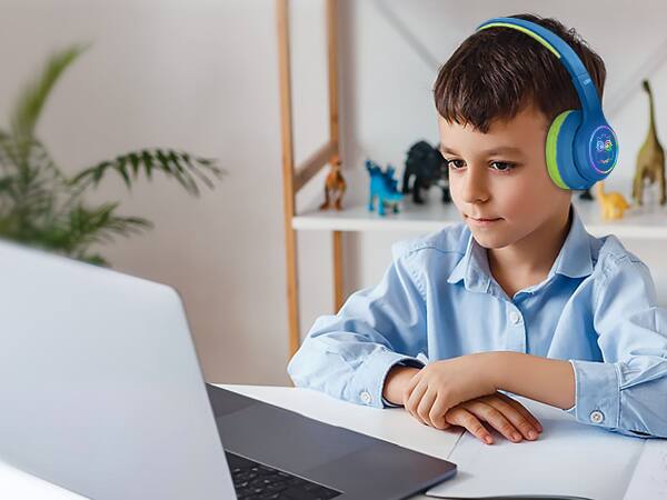 Alt View 6. Loheer - Loheer Kids Bluetooth 5.4 Wireless Headphones with ANC, 94dB Volume Limit, 50H Playtime, Wired 3.5mm, Blue/Green.