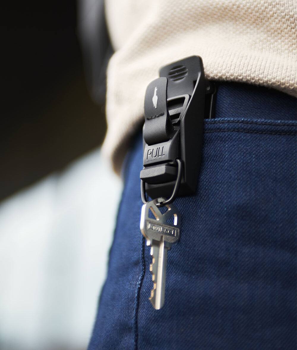 Angle. ALPAKA - HUB Keychain Magnetic Keychain - Quick Release Magnetic System - Secure and Functional Clip - key organizer - Black.