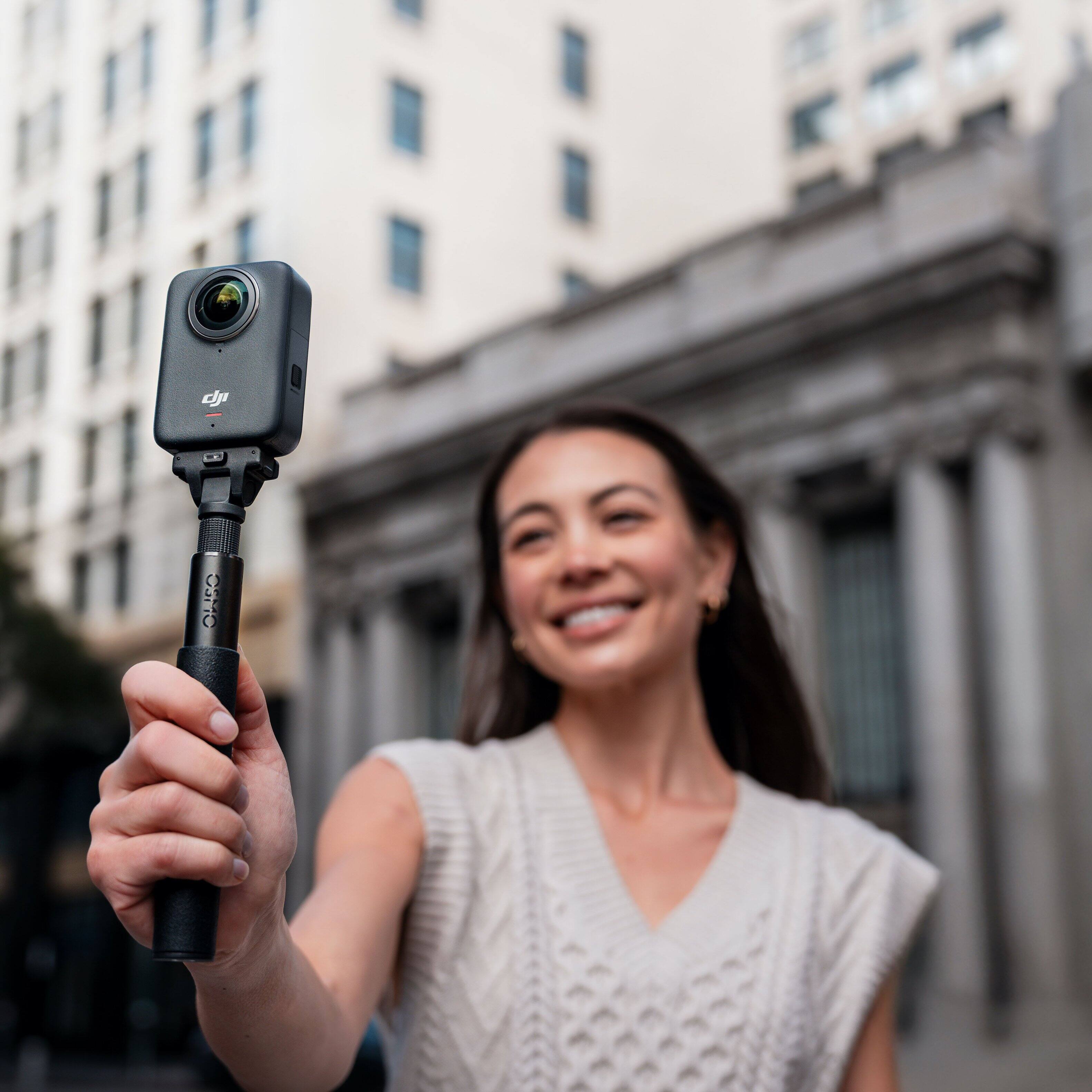 Alt View 1. DJI - Osmo 360  Standard Combo - Black.