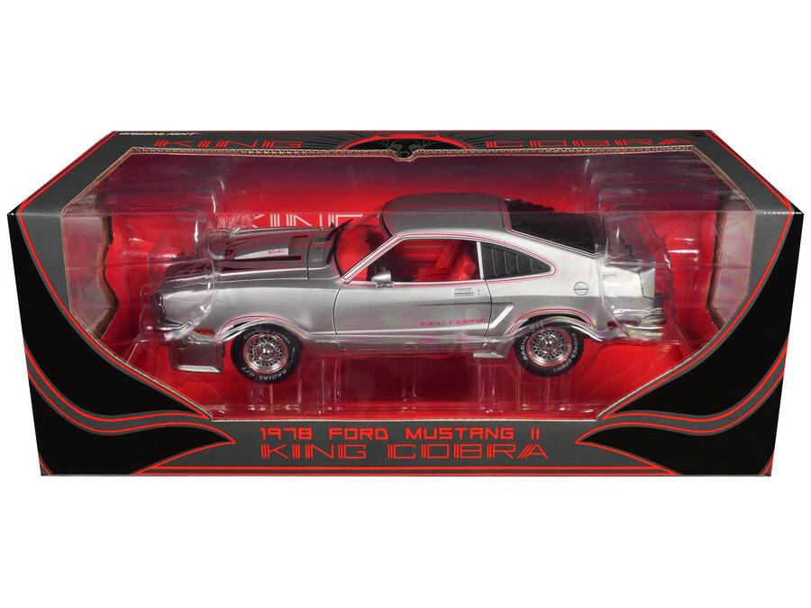 Ford Mustang II 1978 King Cobra 1:18 Greenlight Prata - 20 anos! Loja on-line de miniaturas colecionĂĄveis Ford Mustang II 1978 King Cobra 1:18 Greenlight Prata - 20 anos! Loja on-line de miniaturas colecionĂĄveis