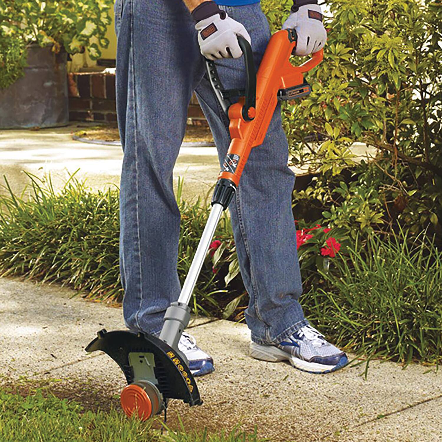 Alt View 4. Black+Decker - 20-Volt MAX 2-in-1 Cordless String Trimmer and Edger with Battery and Charger LST300.