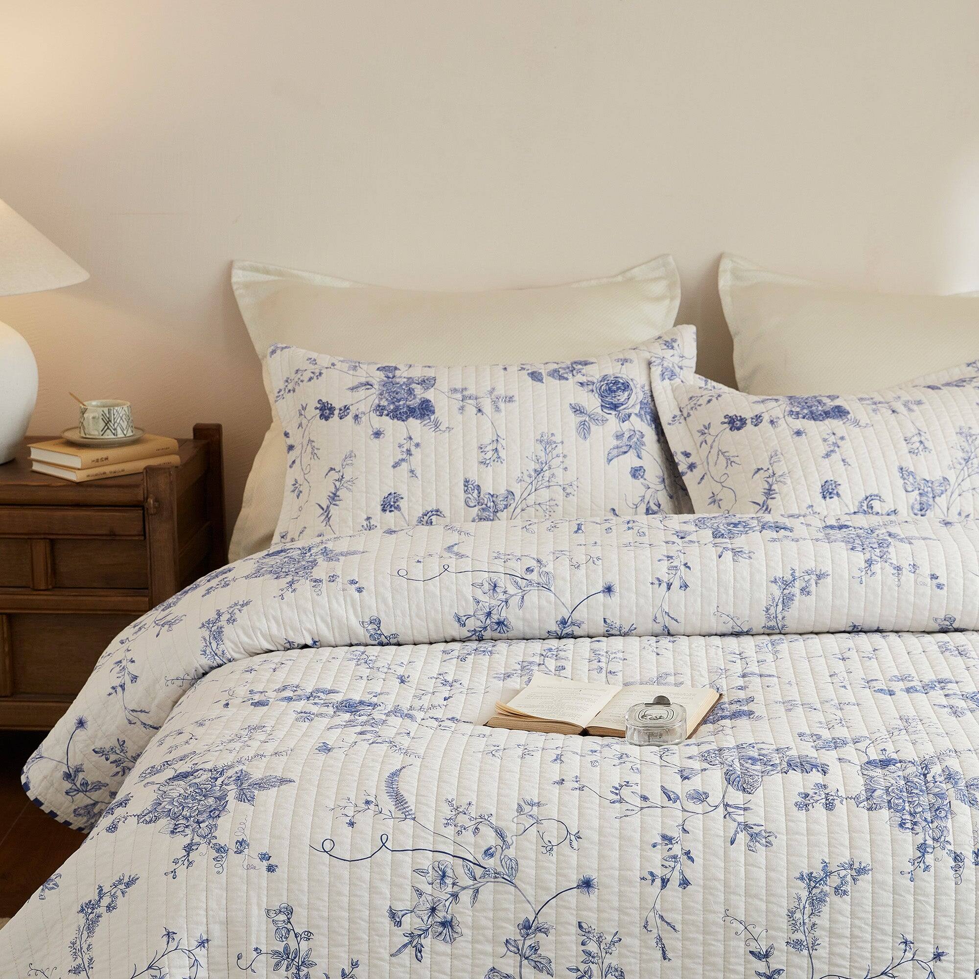 Left. MarCielo - Marcielo 3 Piece 100% Cotton Blue & White Floral Quilt Bedspread Set - Blue.
