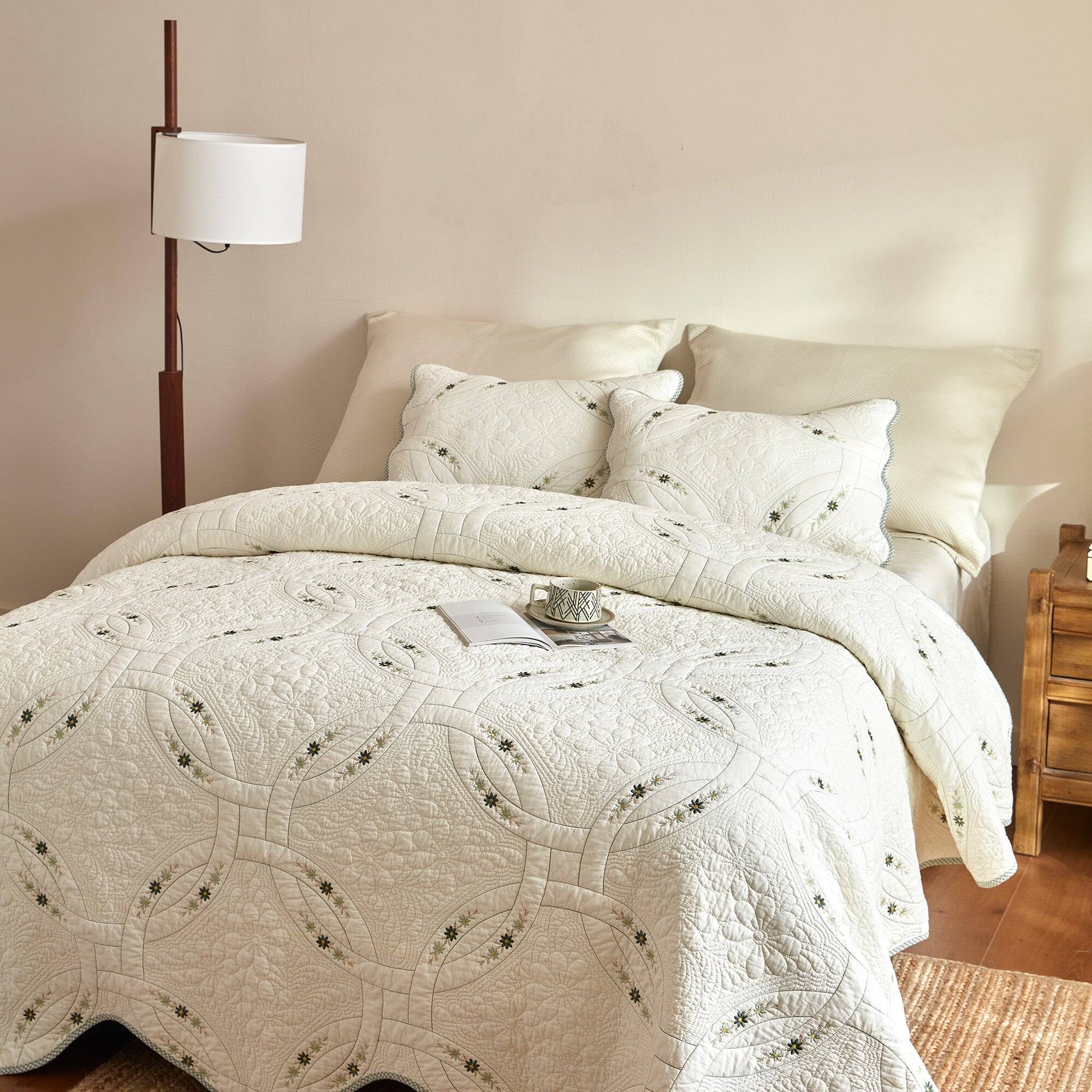 Angle. MarCielo - Marcielo 3 Pieces Lightweight Cotton Quilt Bedspread Set – European Cottage Floral - White.