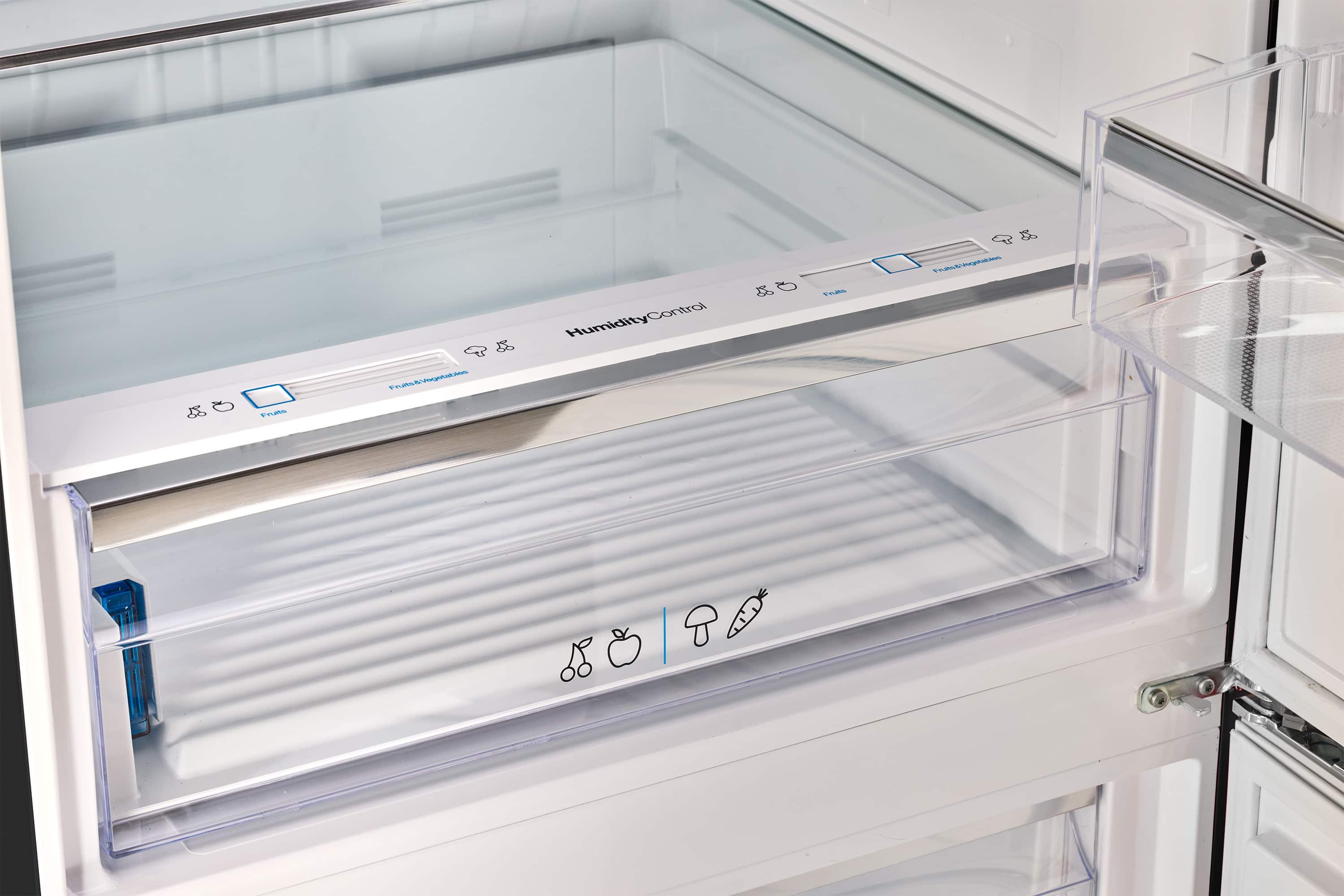 The text on the image reads: "2 D HumidityControl Control notino_". However, it seems to be a combination of different phrases and words. The correct text should be: "2 D Humidity Control with Ice & Water in Door".