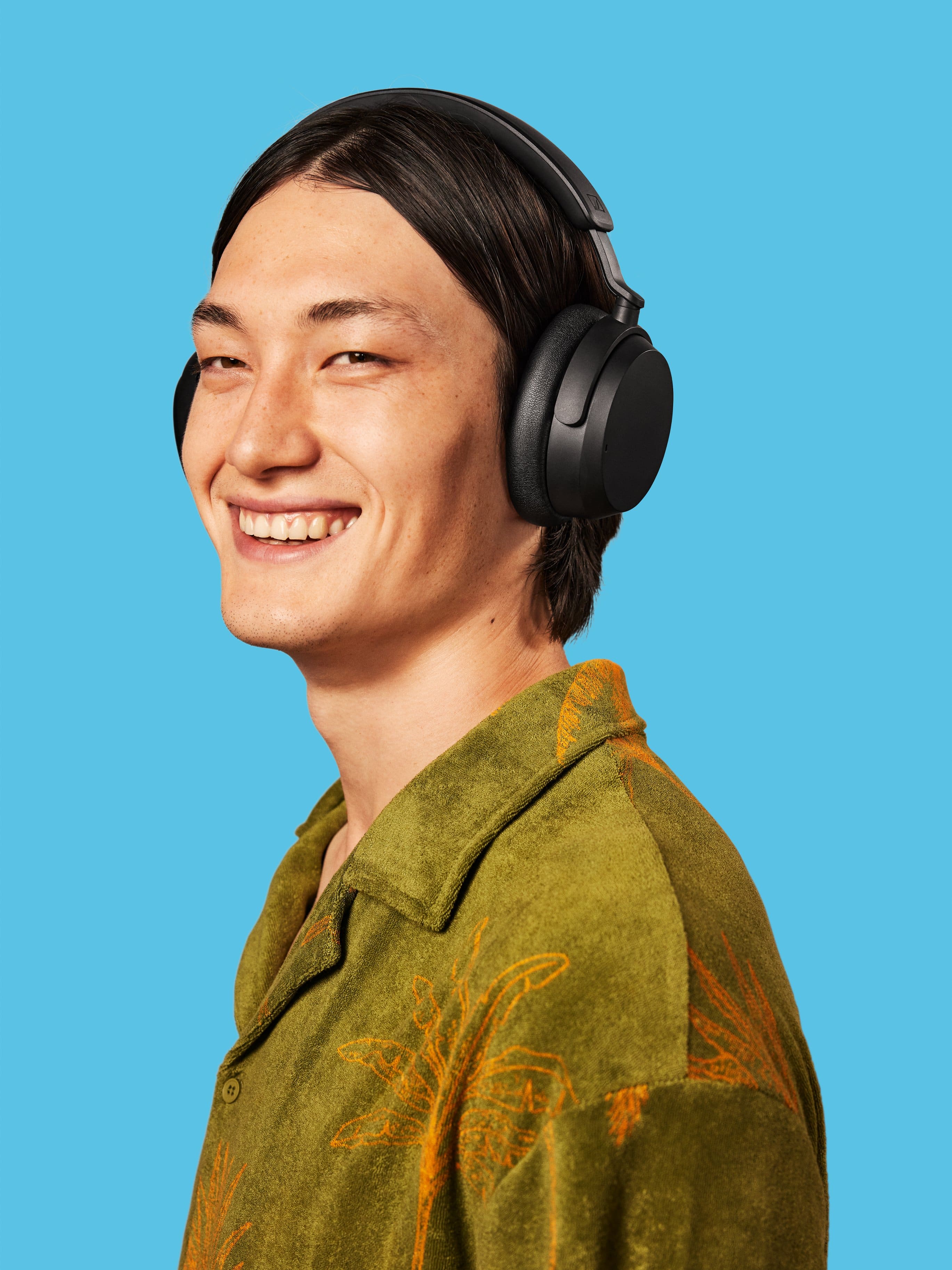 Alt View 19. Sennheiser - ACCENTUM Wireless Bluetooth Around-the-ear Headphones – Hybrid Noise Cancelling (ANC), All-Day Comfort - Blue.