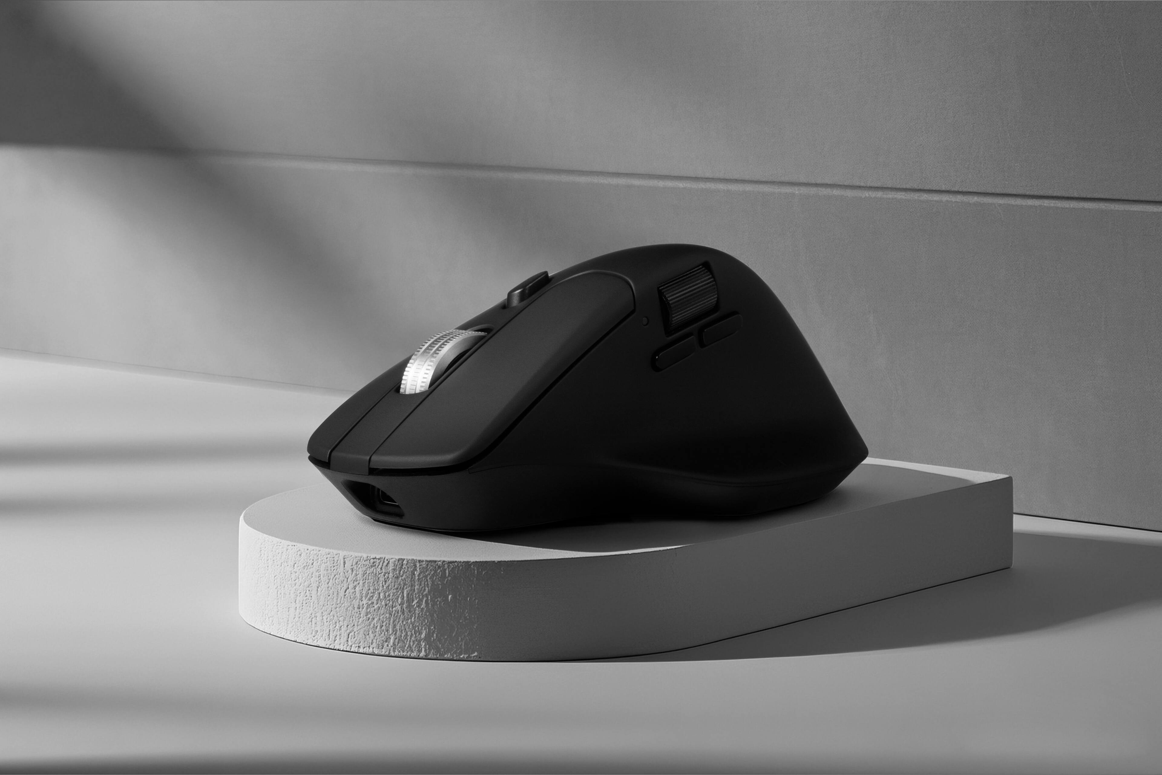 Alt View 2. Keychron - M6 Ergonomic Wired & Wireless Laser Mouse w/ Macro Button & Fast-Scrolling Metal Wheel, For Windows PC & Mac - Black.
