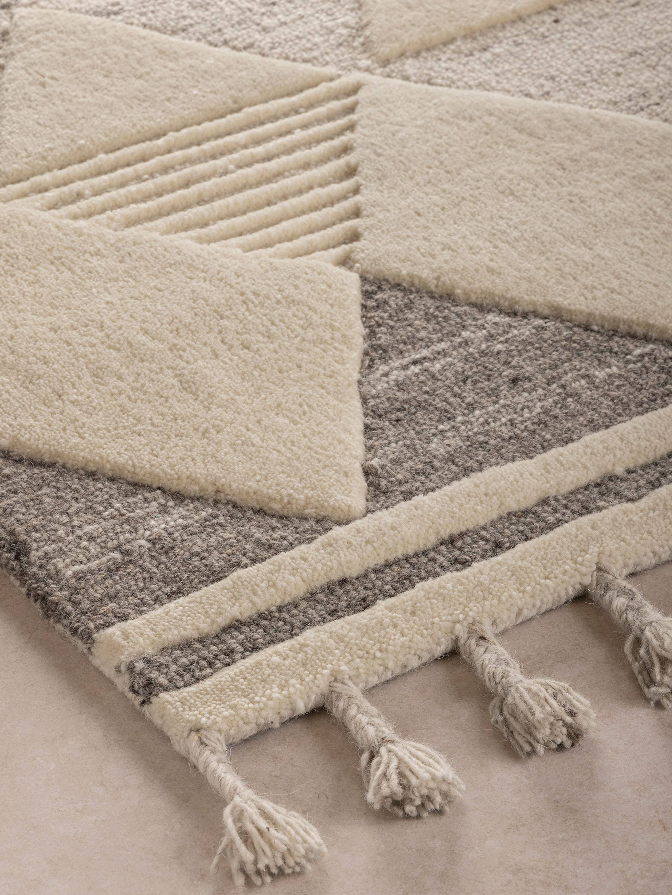 Back. GAURI KOHLI - Okinawa Rug - Shades of ivory, beige and brown.