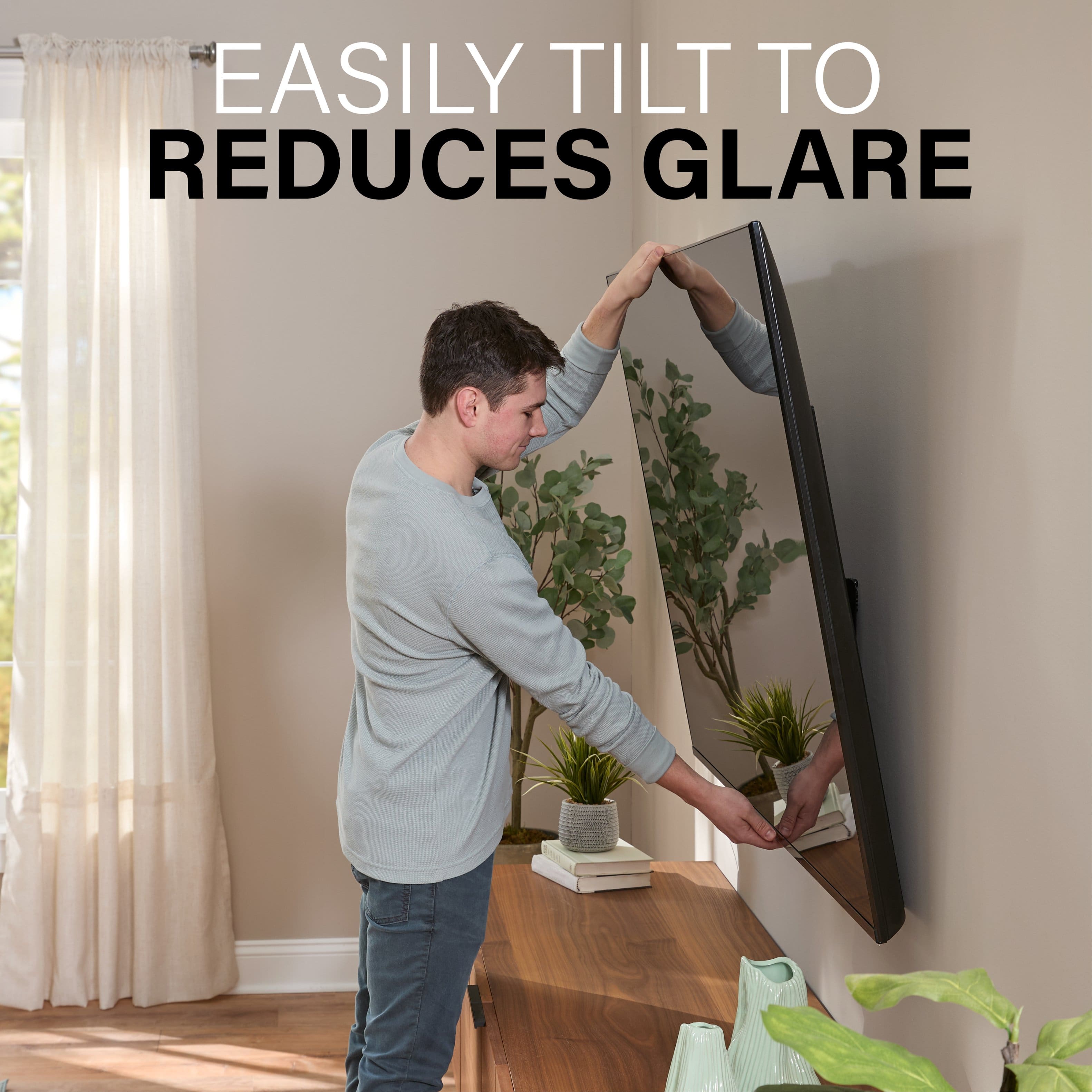 Easily Tilt to Reduces Glare