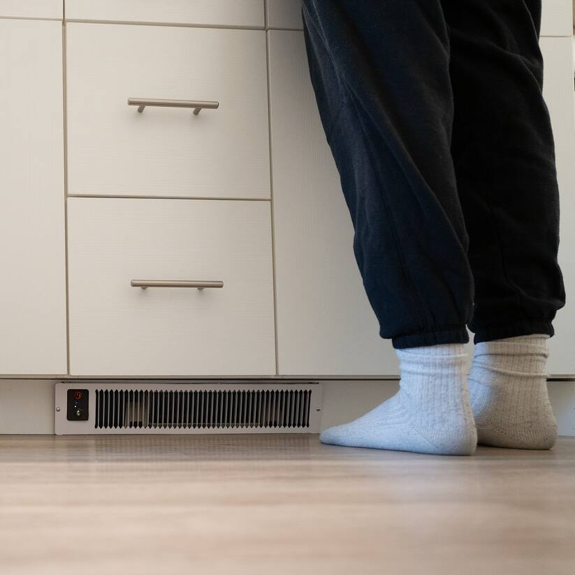 Alt View 1. Heat Storm - 1500-Watt Kick Space Wi-Fi Infrared Heater - White.