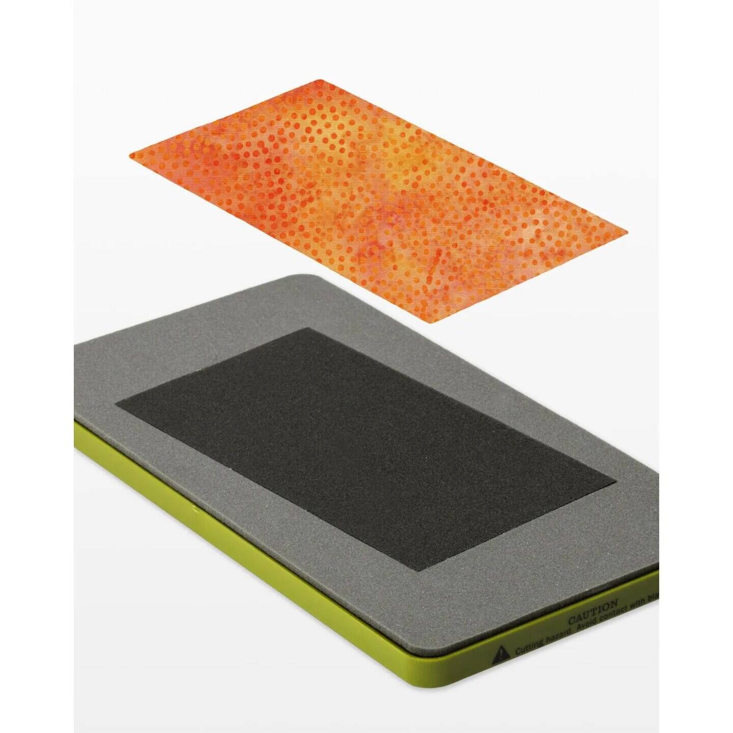 CAUTION: Avoid contact with blades. Cutting hazard.