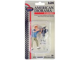 "On-Air" Figure 5 with Standing Camera for 1/24 Scale Models by American Diorama - Multi