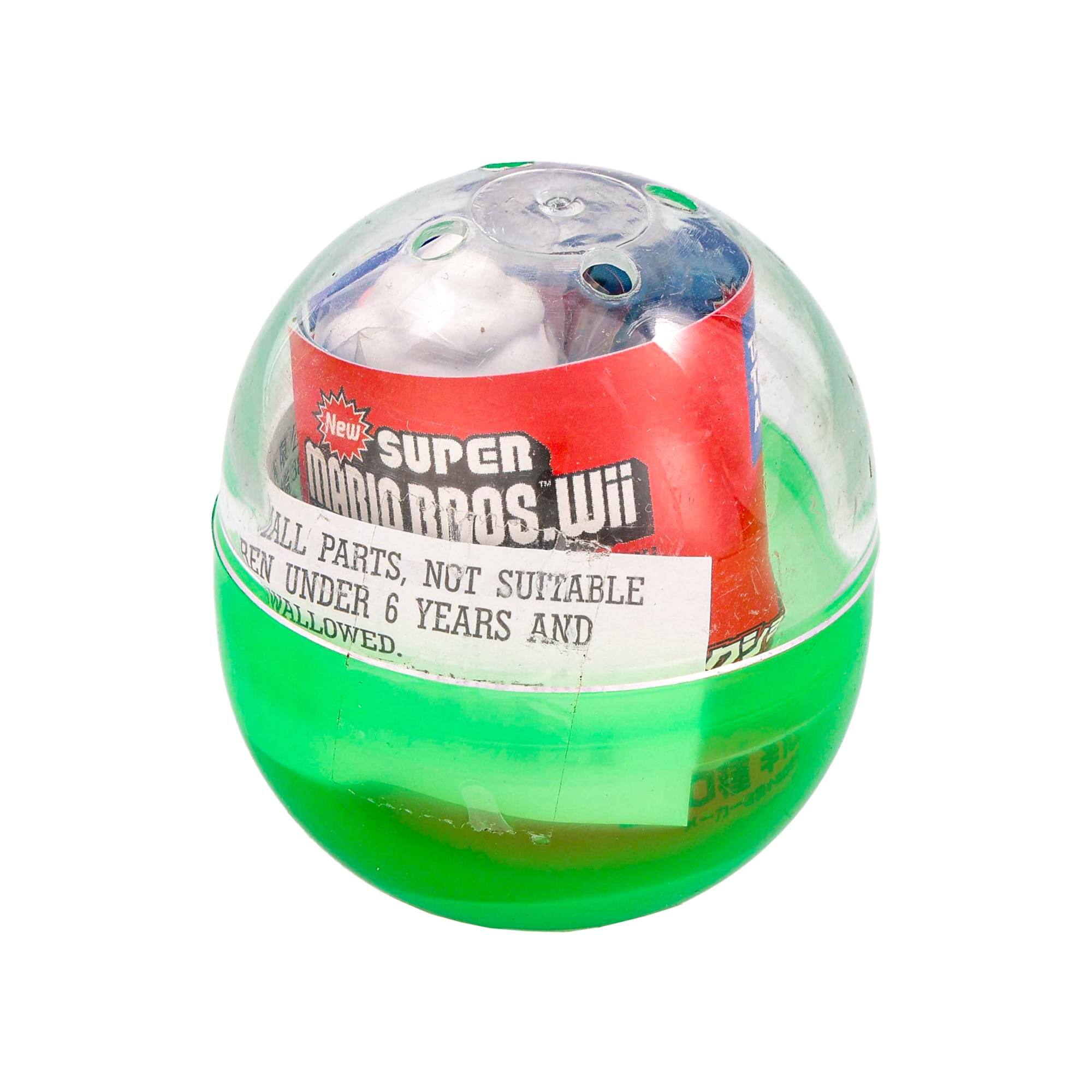 New Super Mario Bros. Wii  
BALL PARTS, NOT SUITABLE UNDER 6 YEARS AND SWALLOWED.