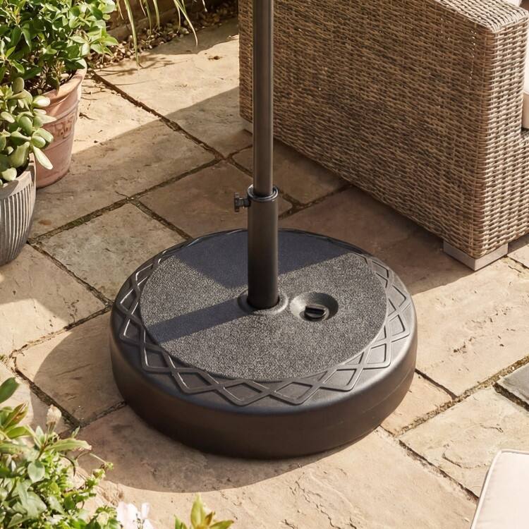 Angle. Mondawe - 90 LBS Fillable Umbrella Base Heavy Duty Round Market Umbrella Stand - Black.