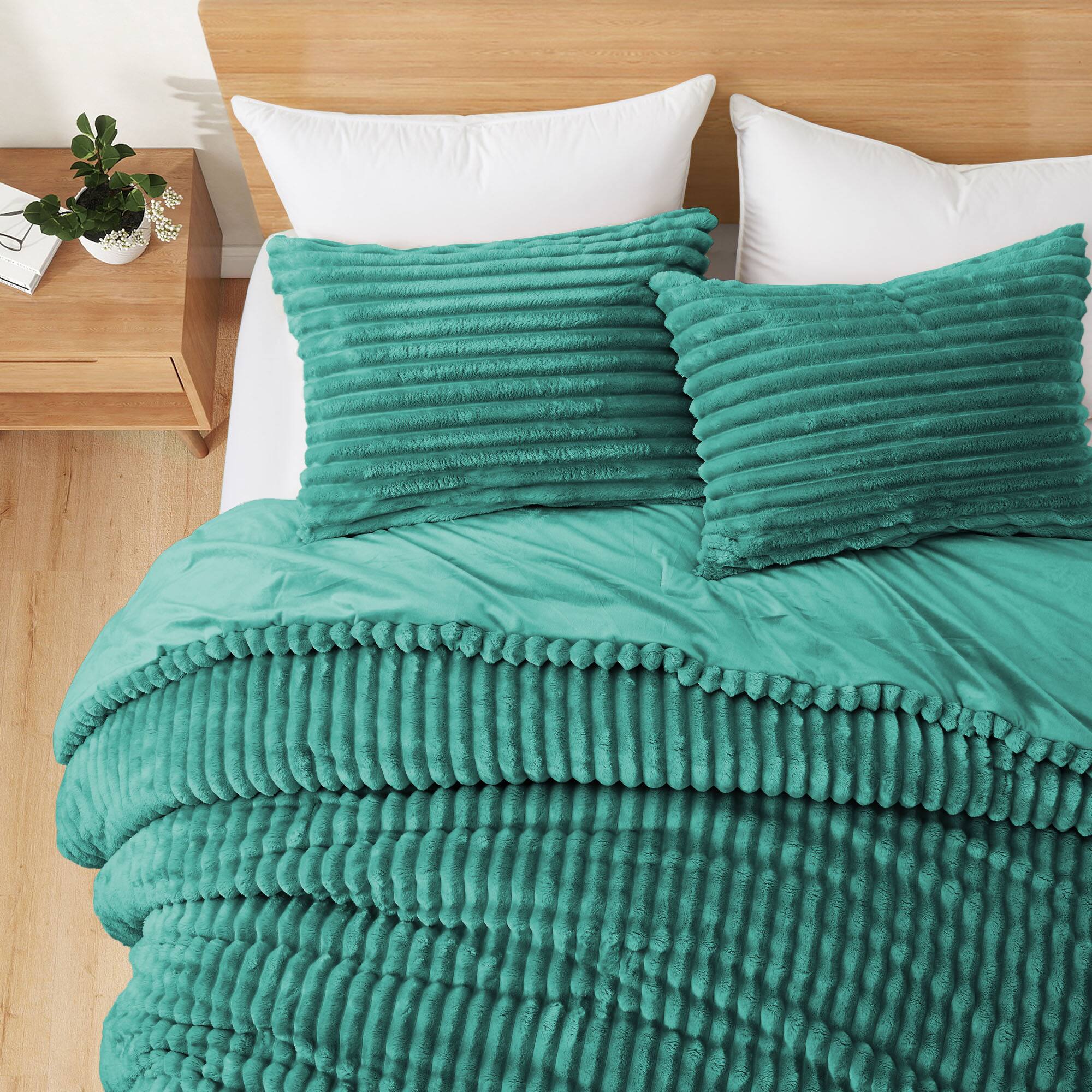 Angle. Peace Nest - Peace Nest Flannel Fleece Plush Fuzzy Comforter Set Fluffy Bedding Set with 2 Pillowcases - Green.