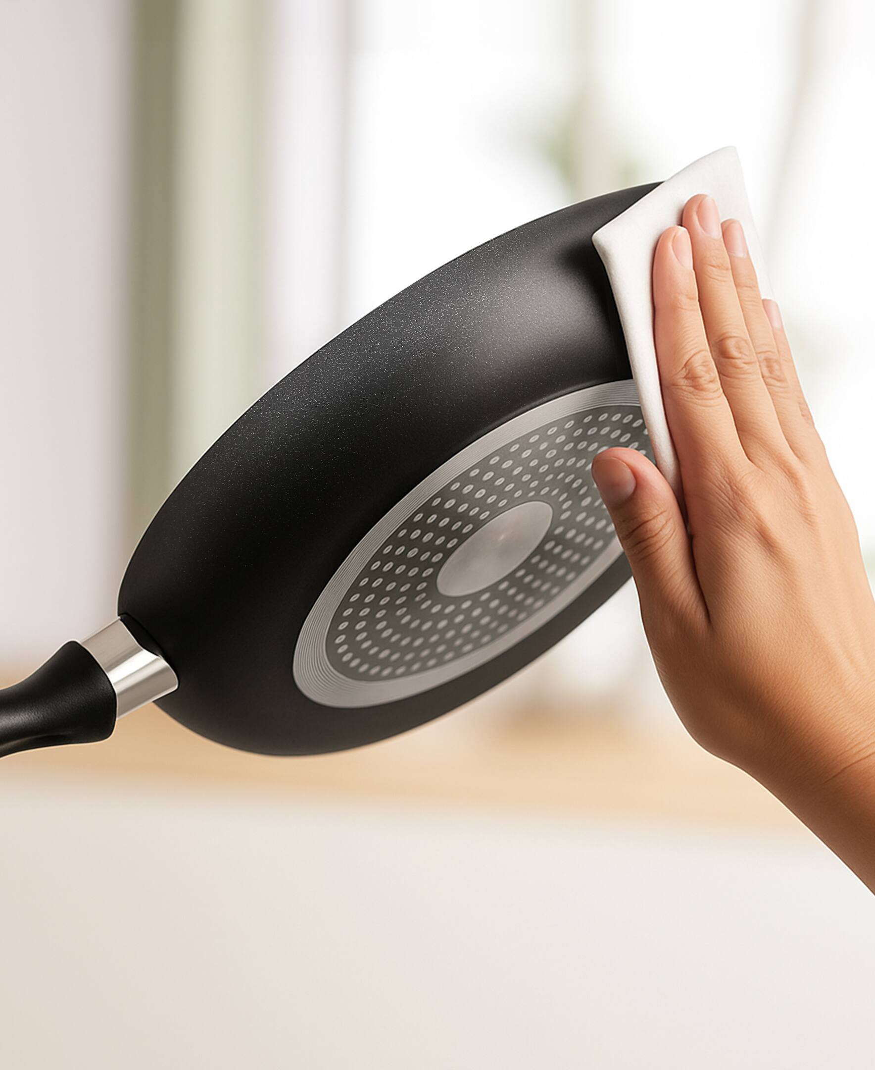 Alt View 7. Sugift - 16-Piece Kitchen Hard-Anodized Aluminum Nonstick Cookware Set with Silicone Kitchen Utensils - Black.